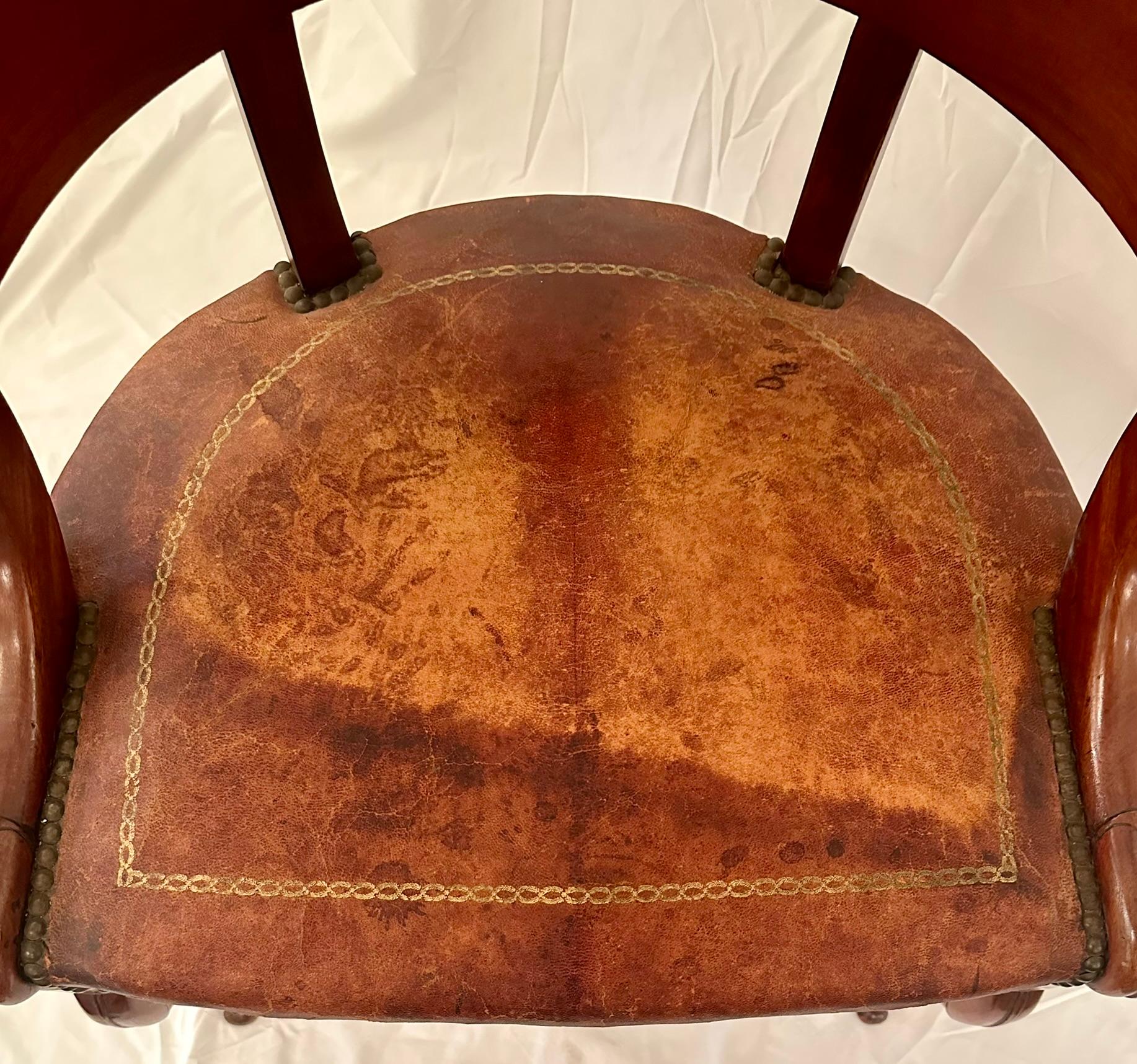 Antiker französischer Empire-Schreibtischstuhl aus Mahagoni, CIRCA 1810-1820. (Leder) im Angebot