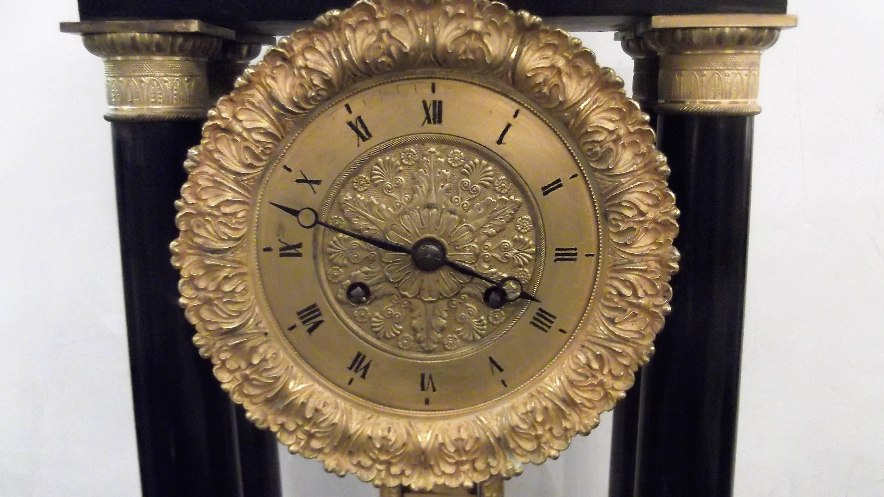 Antique French Empire Portico Clock, circa 1820 In Excellent Condition In Lambertville, NJ