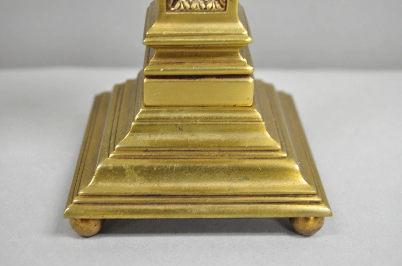 Antiguo Imperio Francés Regencia Rams Head Pequeña Columna de Bronce Lámparas de mesa - un par en venta 3