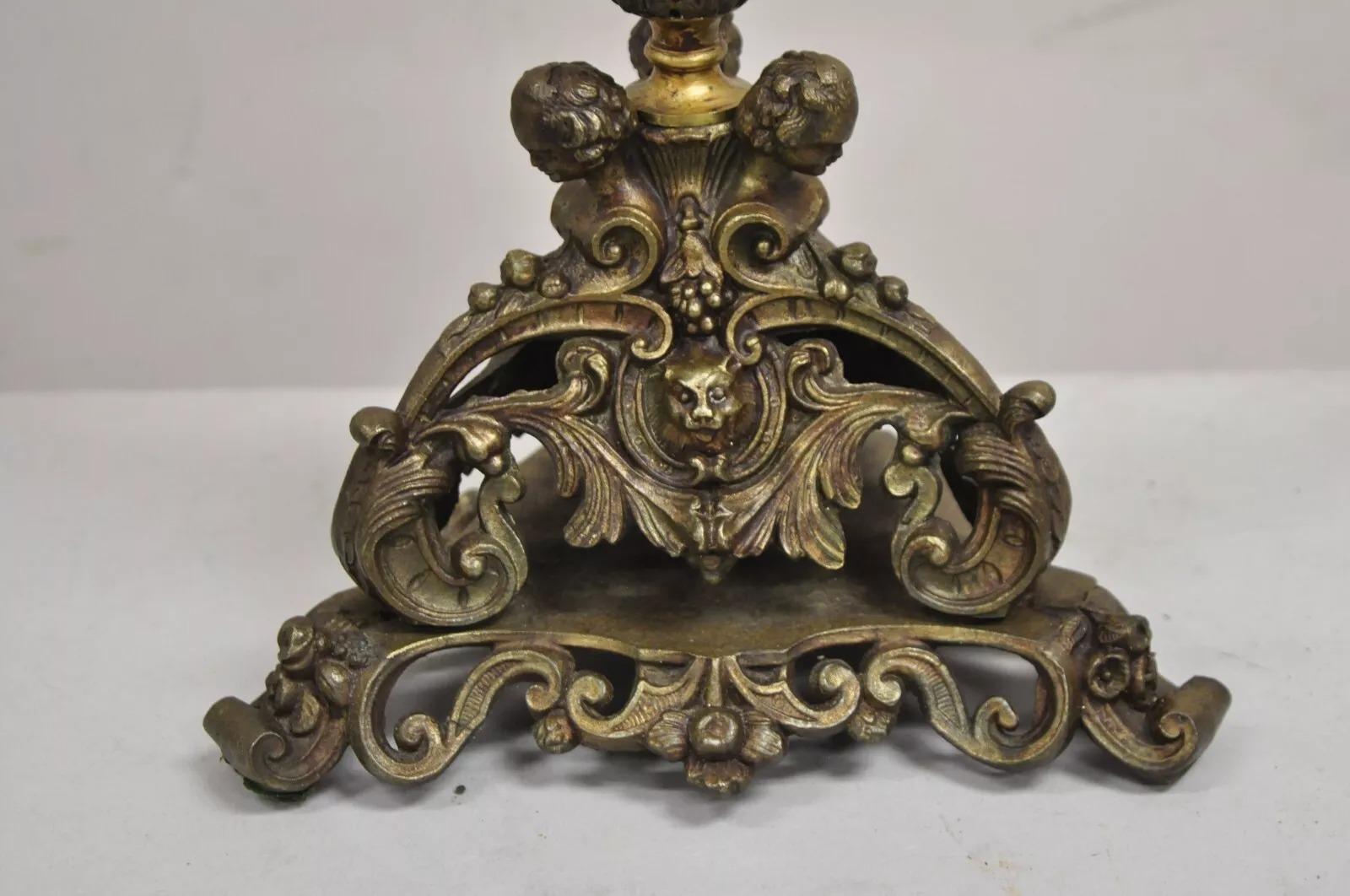 Inconnu Ancienne lampe de bureau chandelier figuratif en métal doré de style Empire français Renaissance en vente