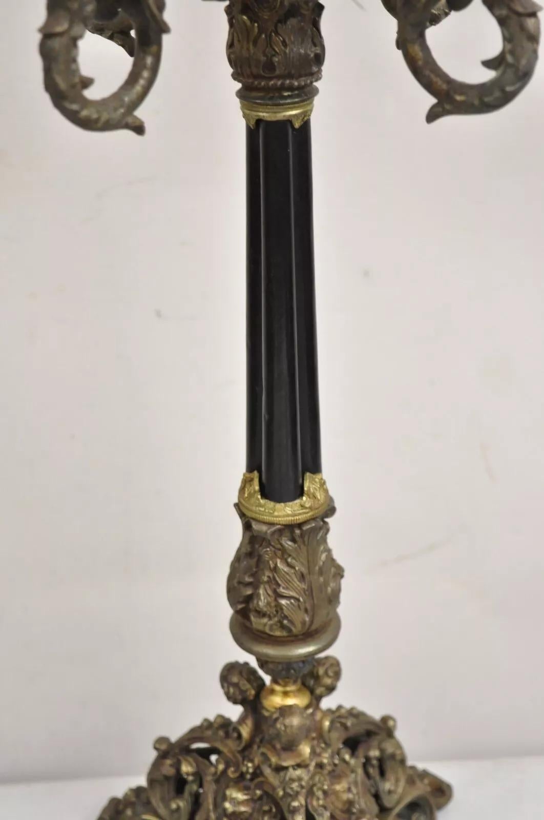 20ième siècle Ancienne lampe de bureau chandelier figuratif en métal doré de style Empire français Renaissance en vente