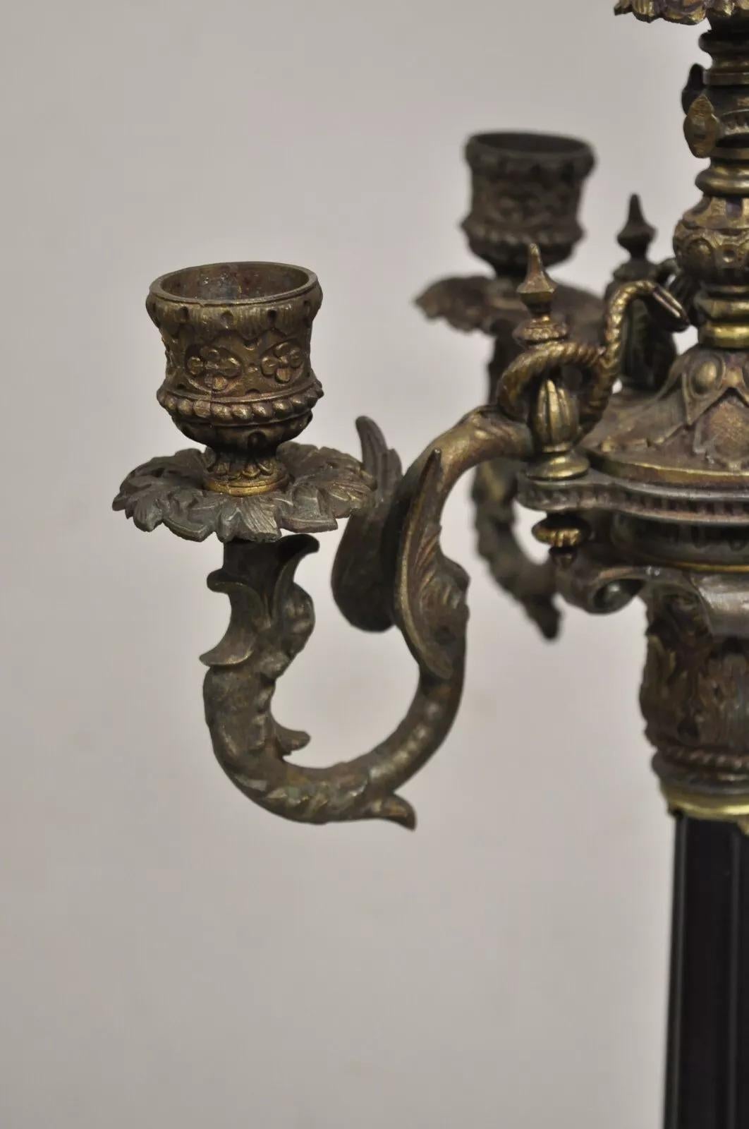 Ancienne lampe de bureau chandelier figuratif en métal doré de style Empire français Renaissance en vente 1