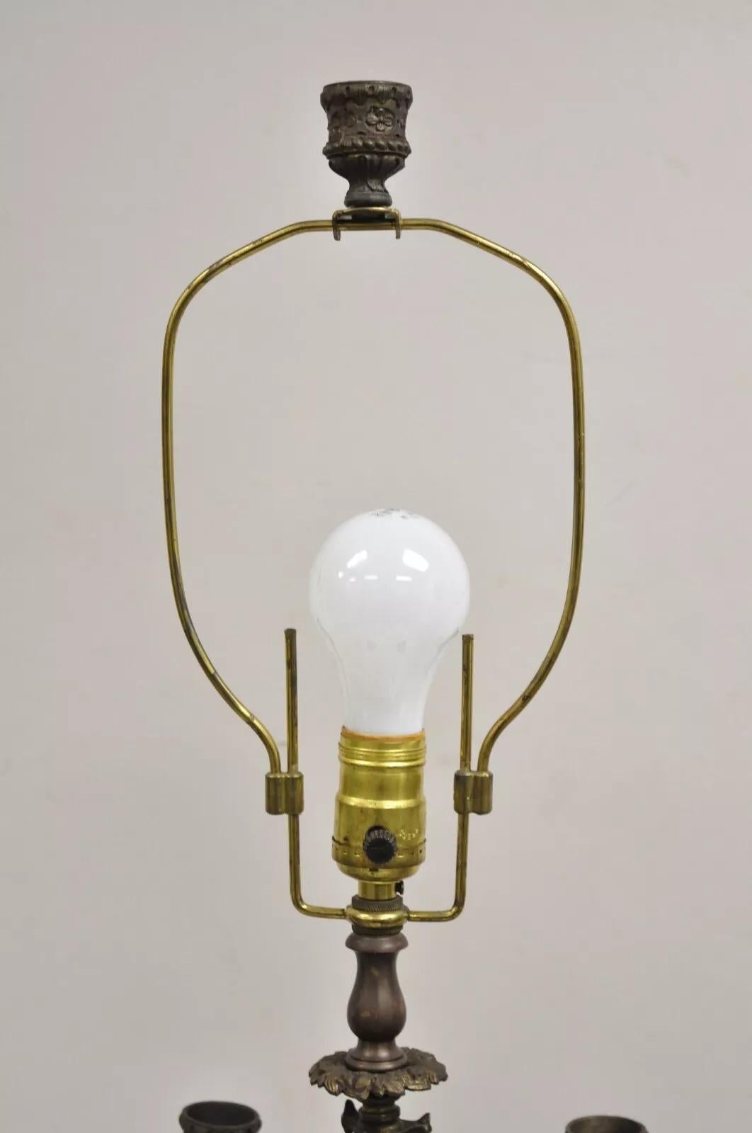 Ancienne lampe de bureau chandelier figuratif en métal doré de style Empire français Renaissance en vente 3