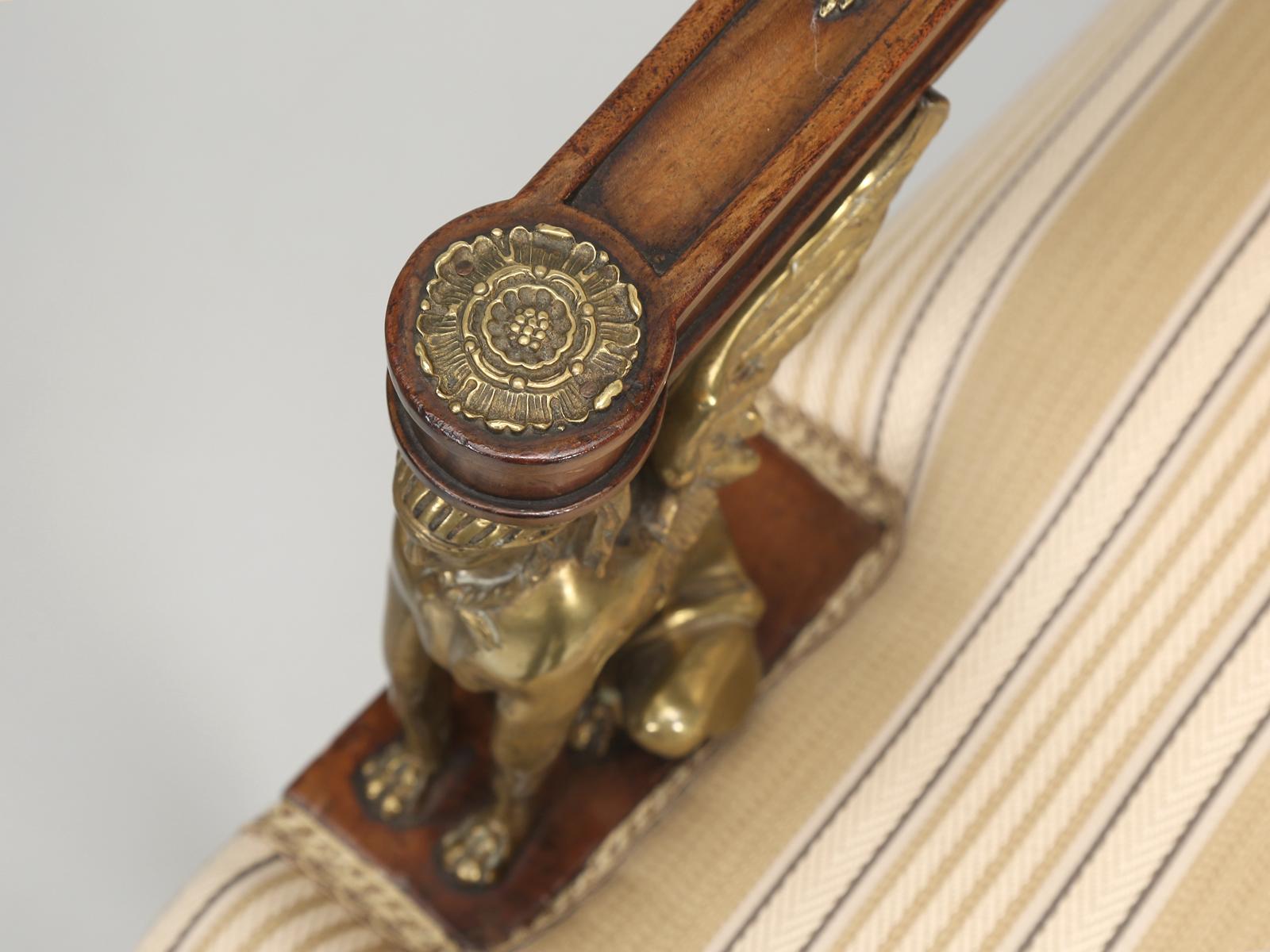 Antike französische Empire-Revival-Sessel aus Mahagoni mit außergewöhnlicher Qualität  (Handgeschnitzt) im Angebot