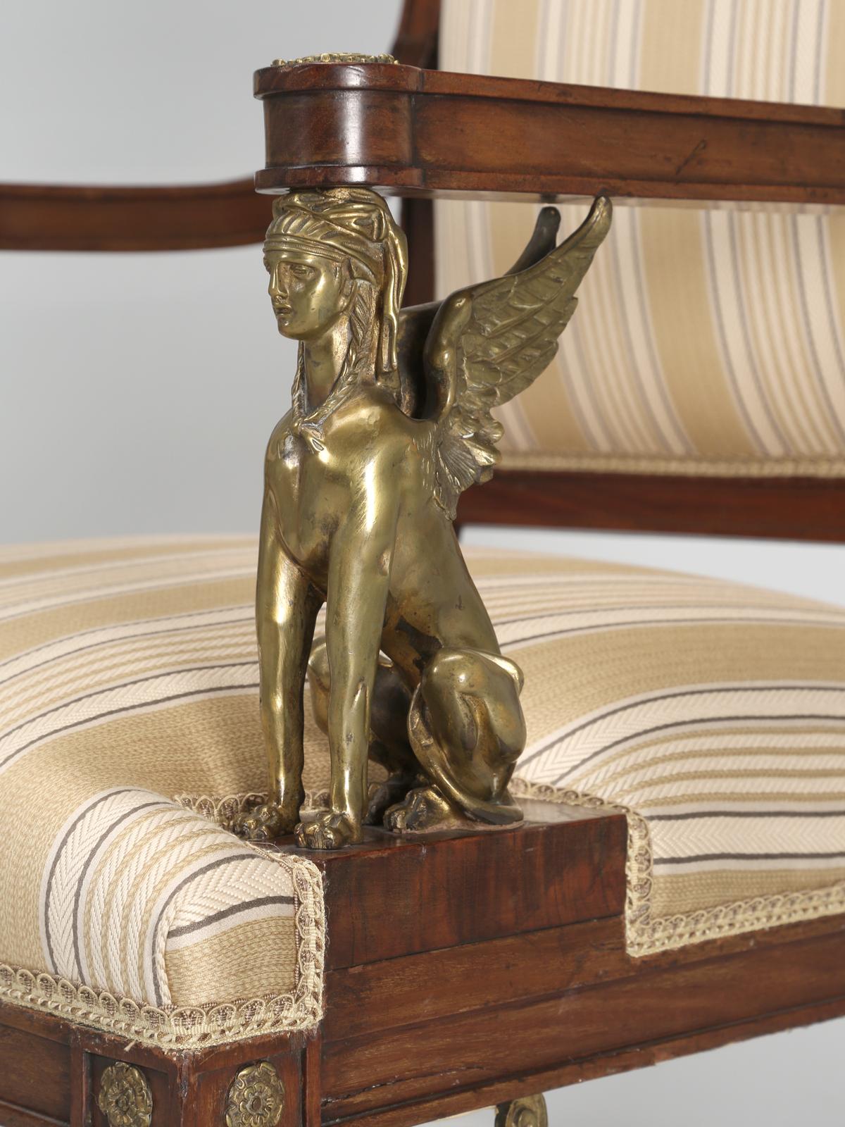 Antike französische Empire-Revival-Sessel aus Mahagoni mit außergewöhnlicher Qualität  im Zustand „Gut“ im Angebot in Chicago, IL