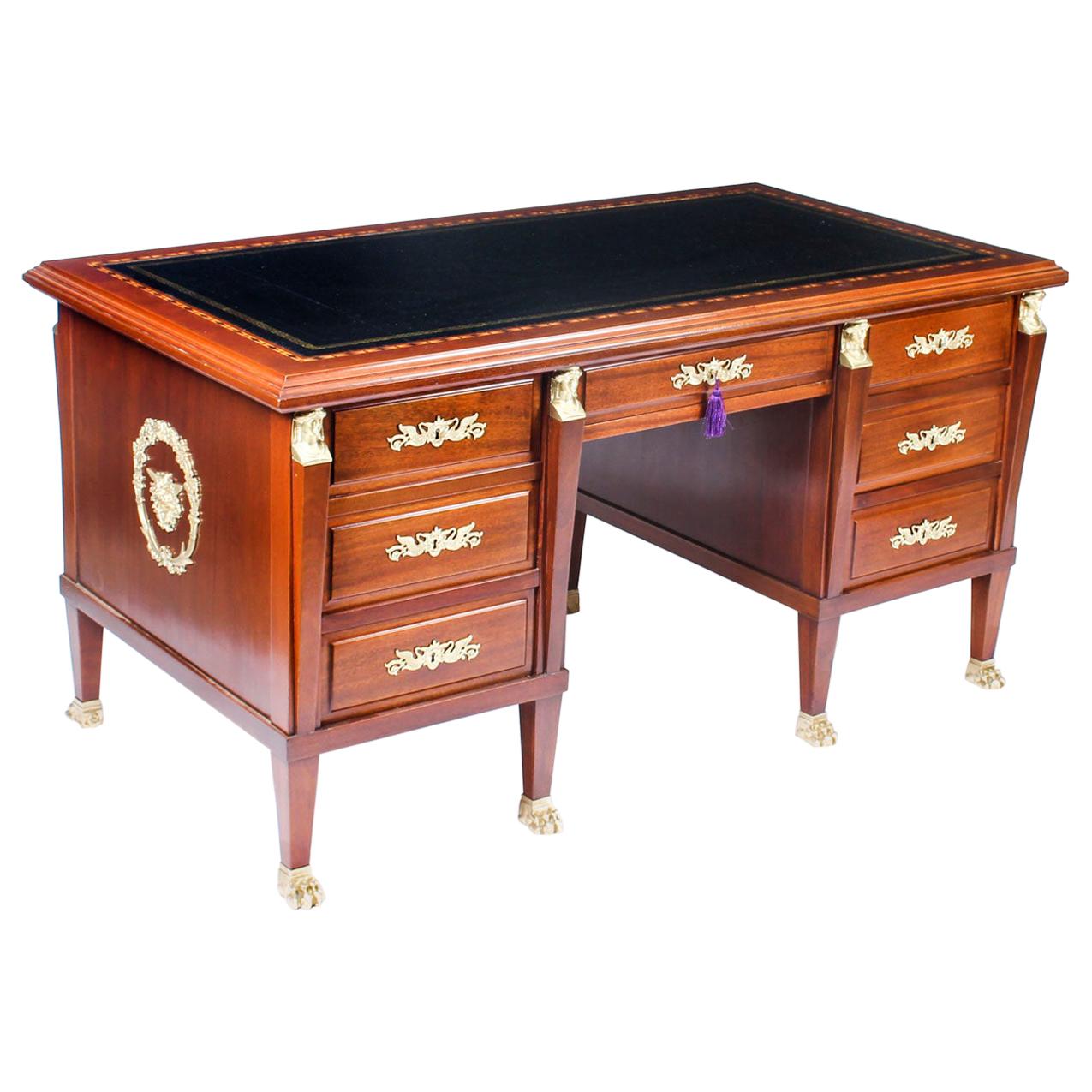 Bureau ancien de style néo-empire français monté en bronze doré, XIXe siècle en vente