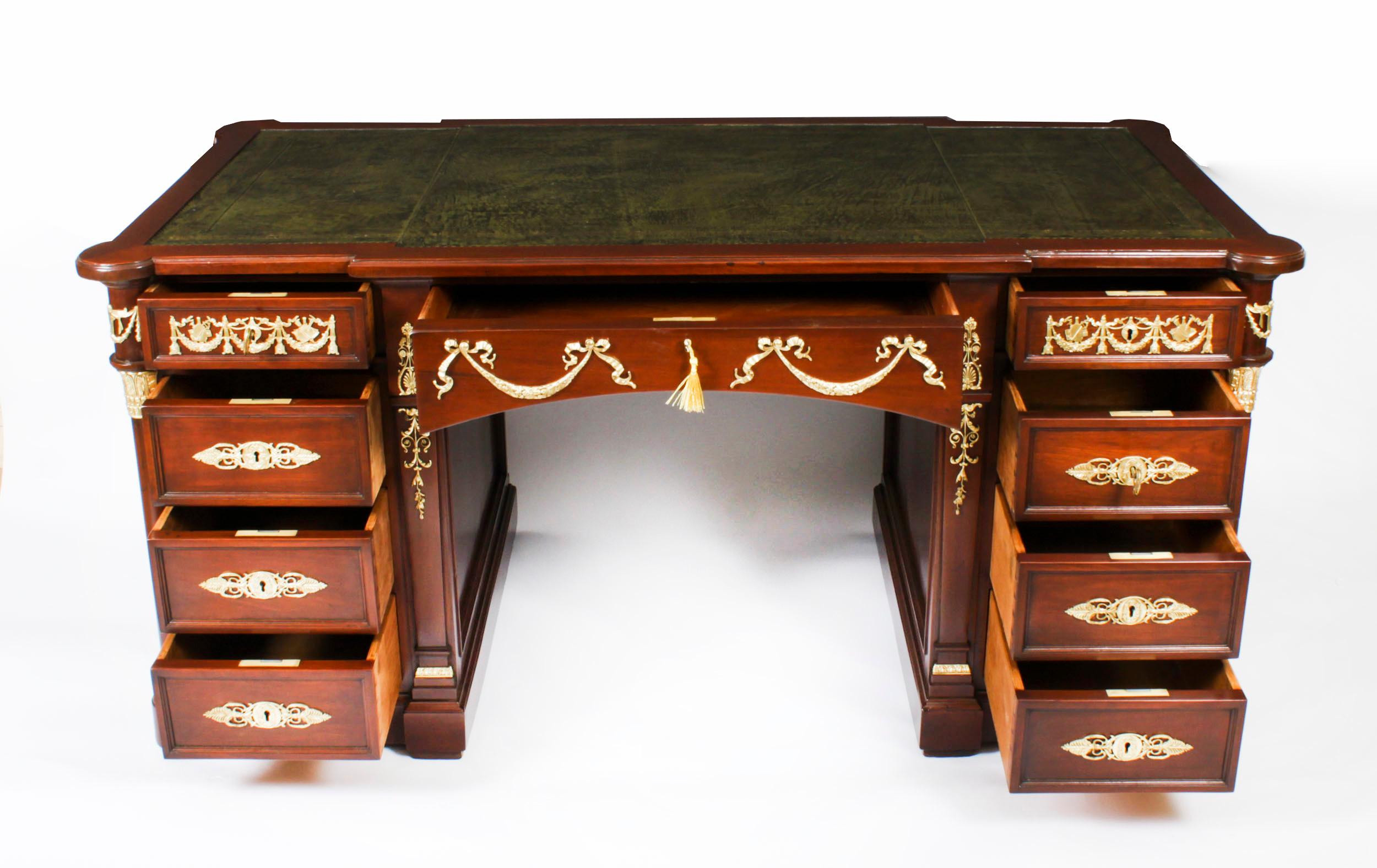 Bureau de partenaire néo-empire français ancien monté en bronze doré 19ème siècle en vente 7