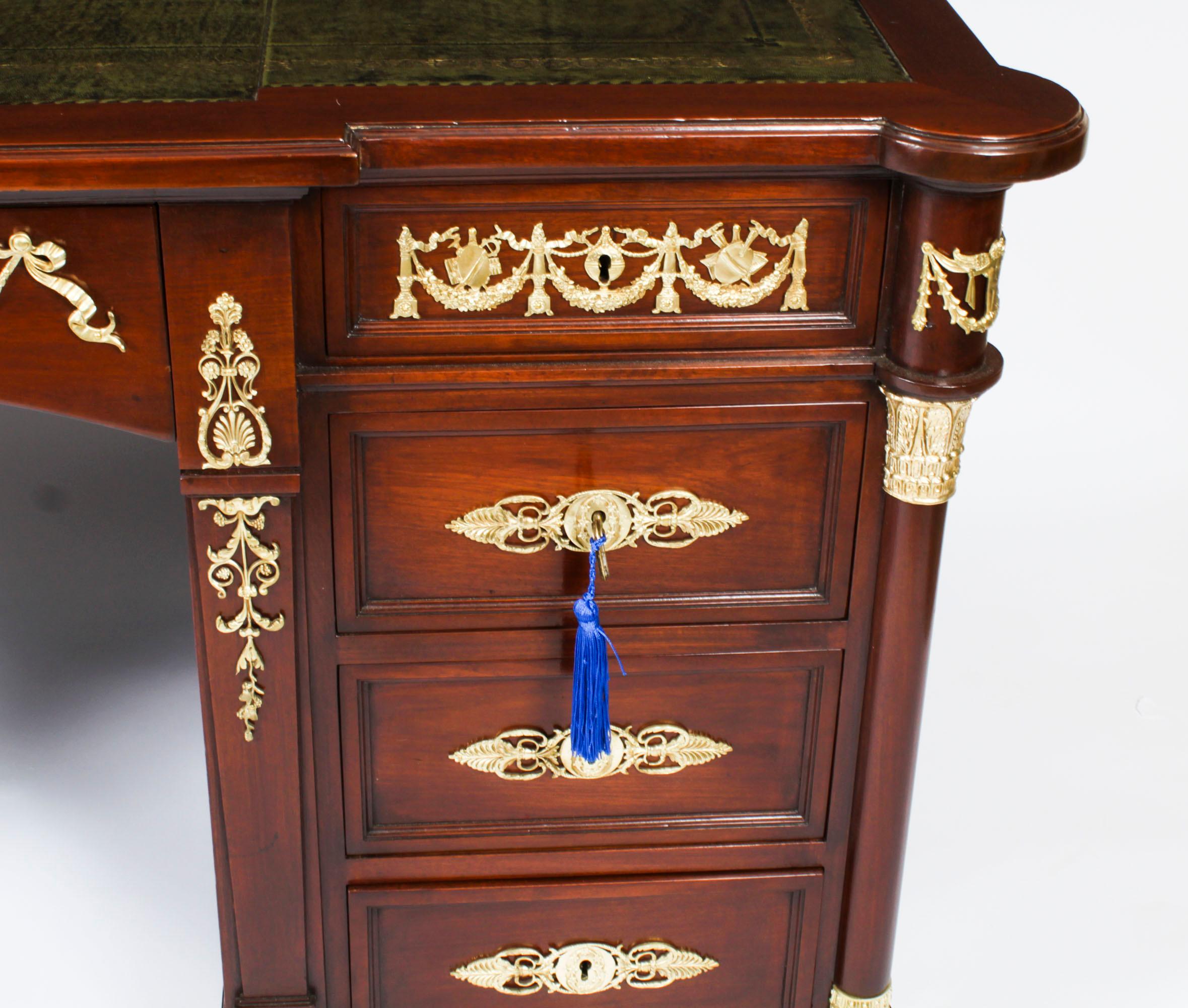 Bureau de partenaire néo-empire français ancien monté en bronze doré 19ème siècle en vente 9