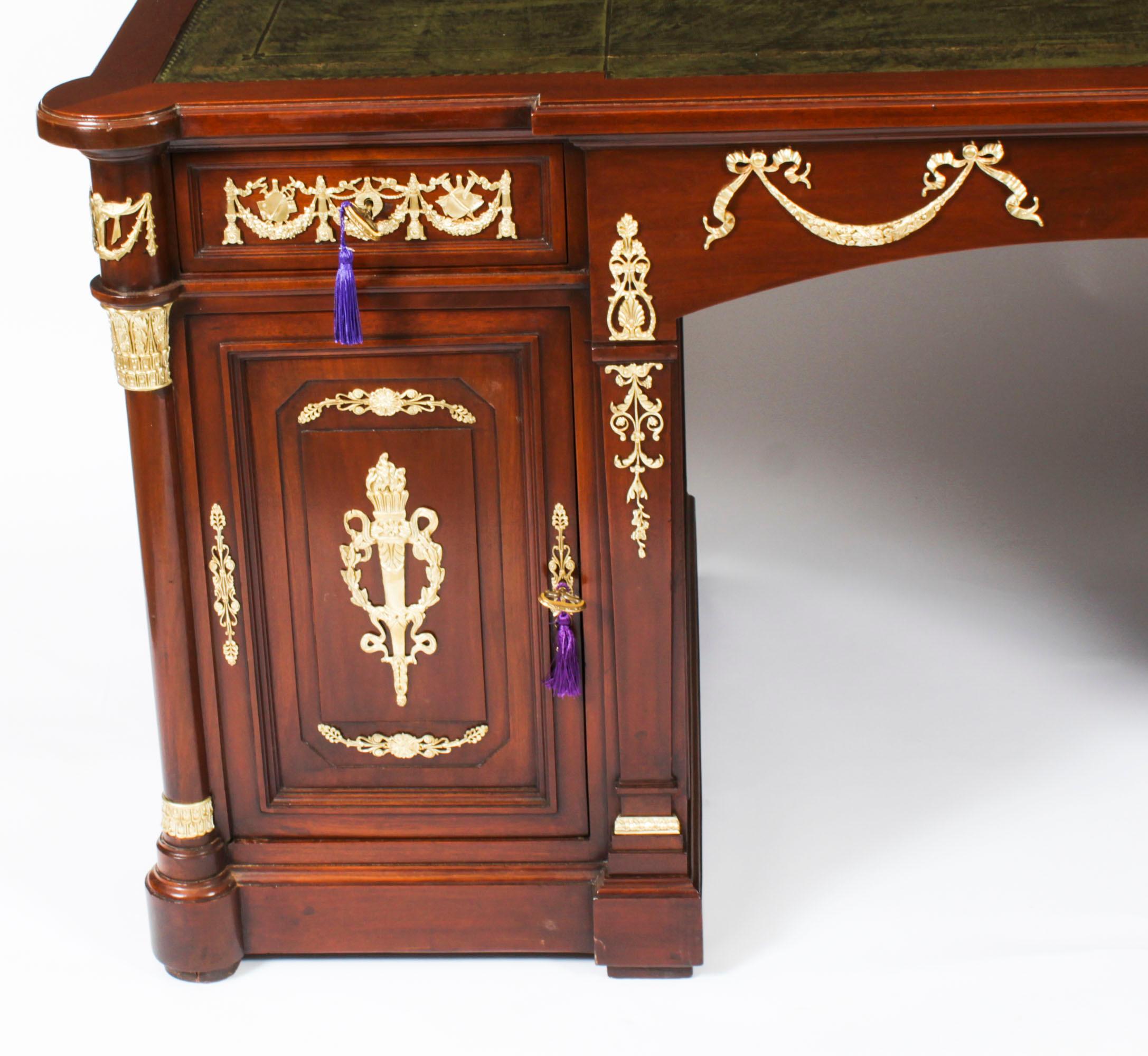 Bureau de partenaire néo-empire français ancien monté en bronze doré 19ème siècle en vente 12