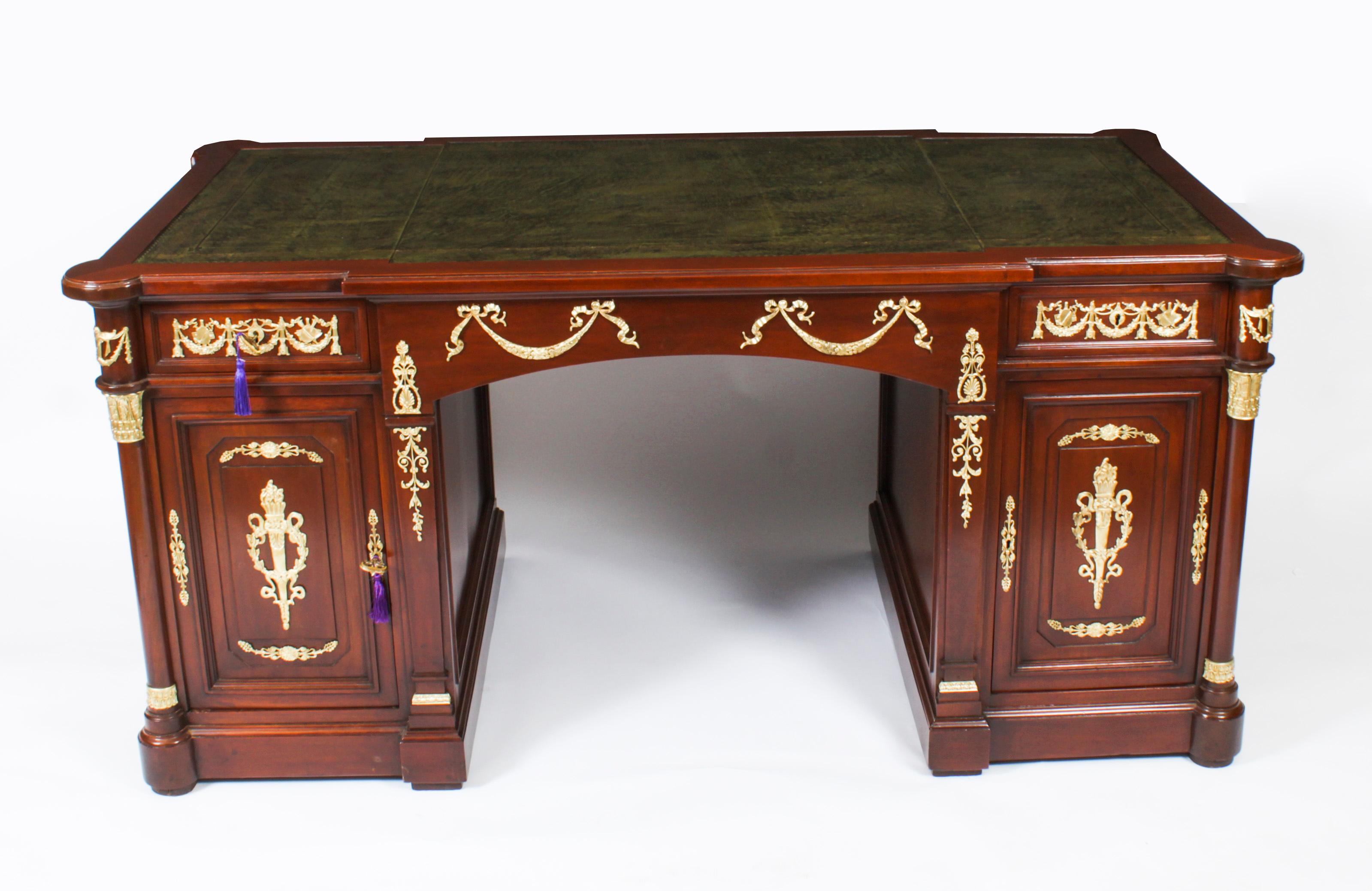 Bureau de partenaire néo-empire français ancien monté en bronze doré 19ème siècle en vente 13