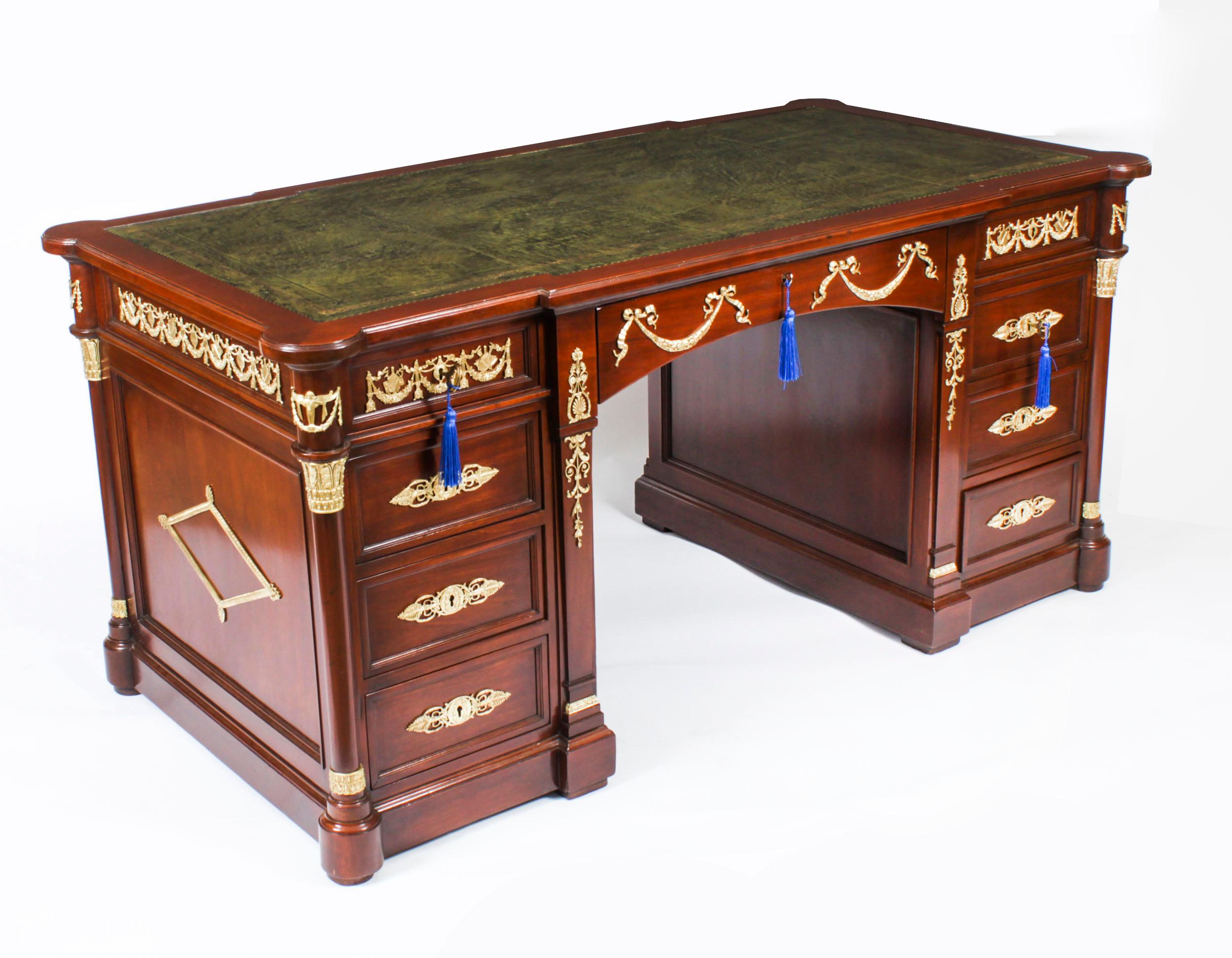 Bureau de partenaire néo-empire français ancien monté en bronze doré 19ème siècle en vente 14