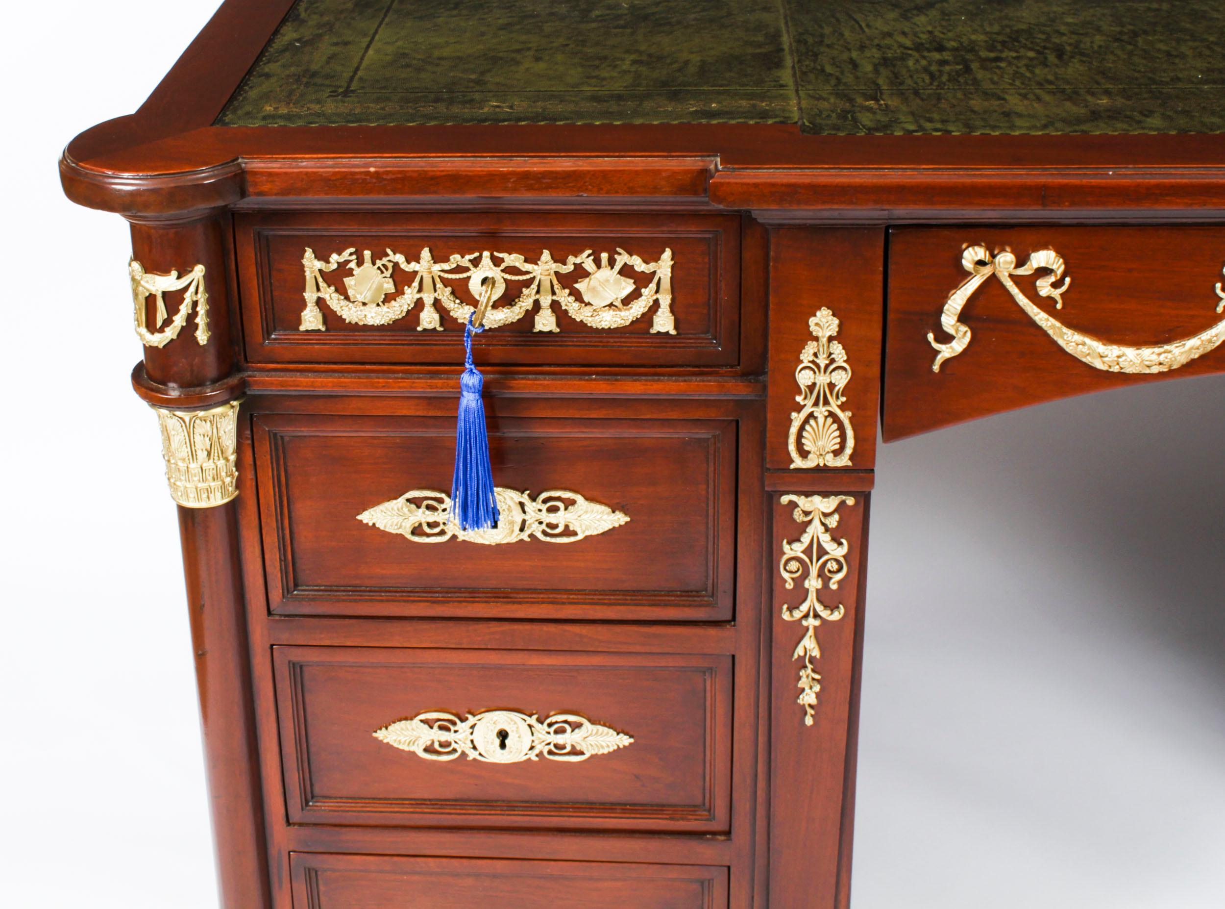 Bureau de partenaire néo-empire français ancien monté en bronze doré 19ème siècle Bon état - En vente à London, GB