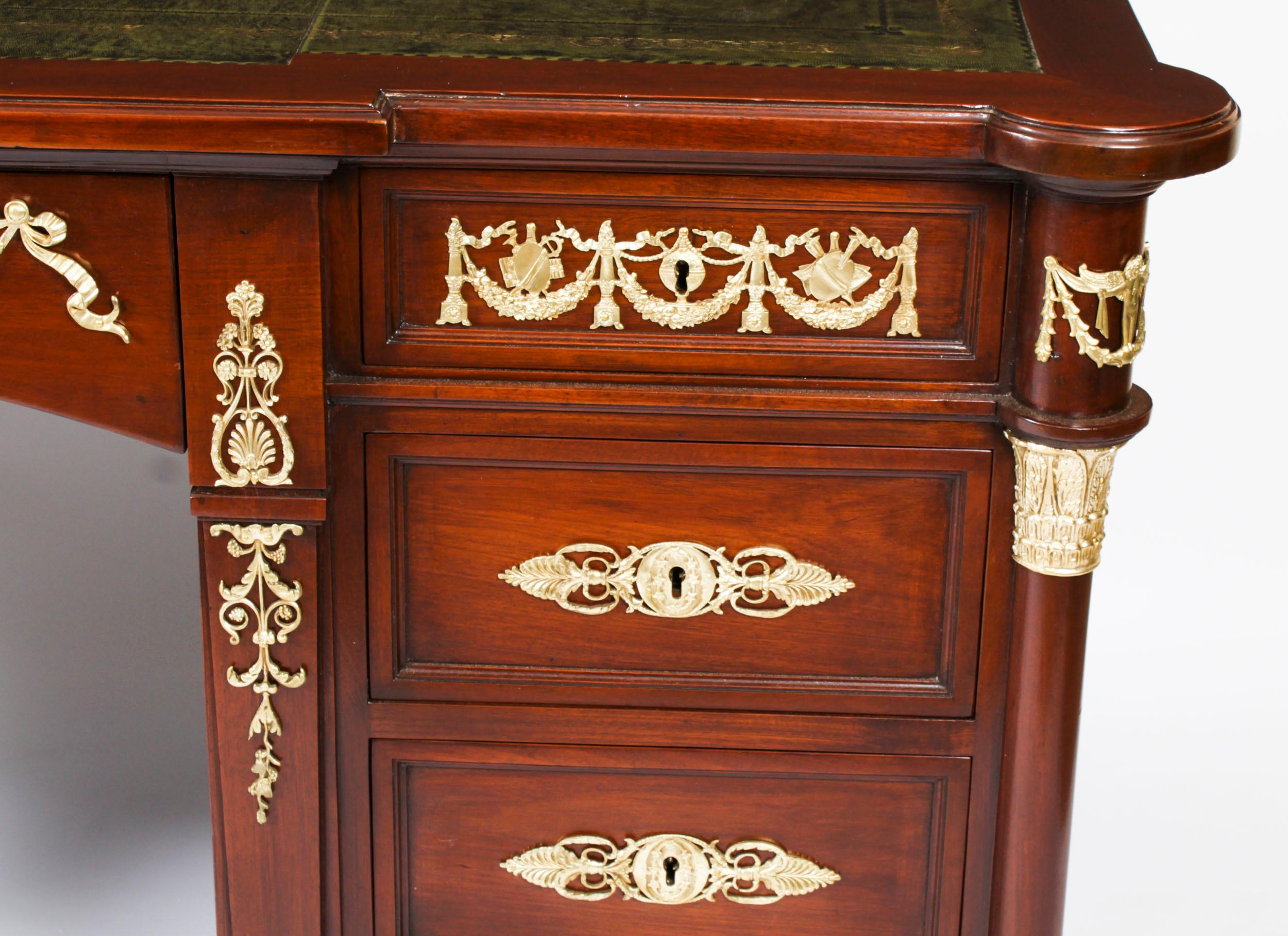 Fin du XIXe siècle Bureau de partenaire néo-empire français ancien monté en bronze doré 19ème siècle en vente