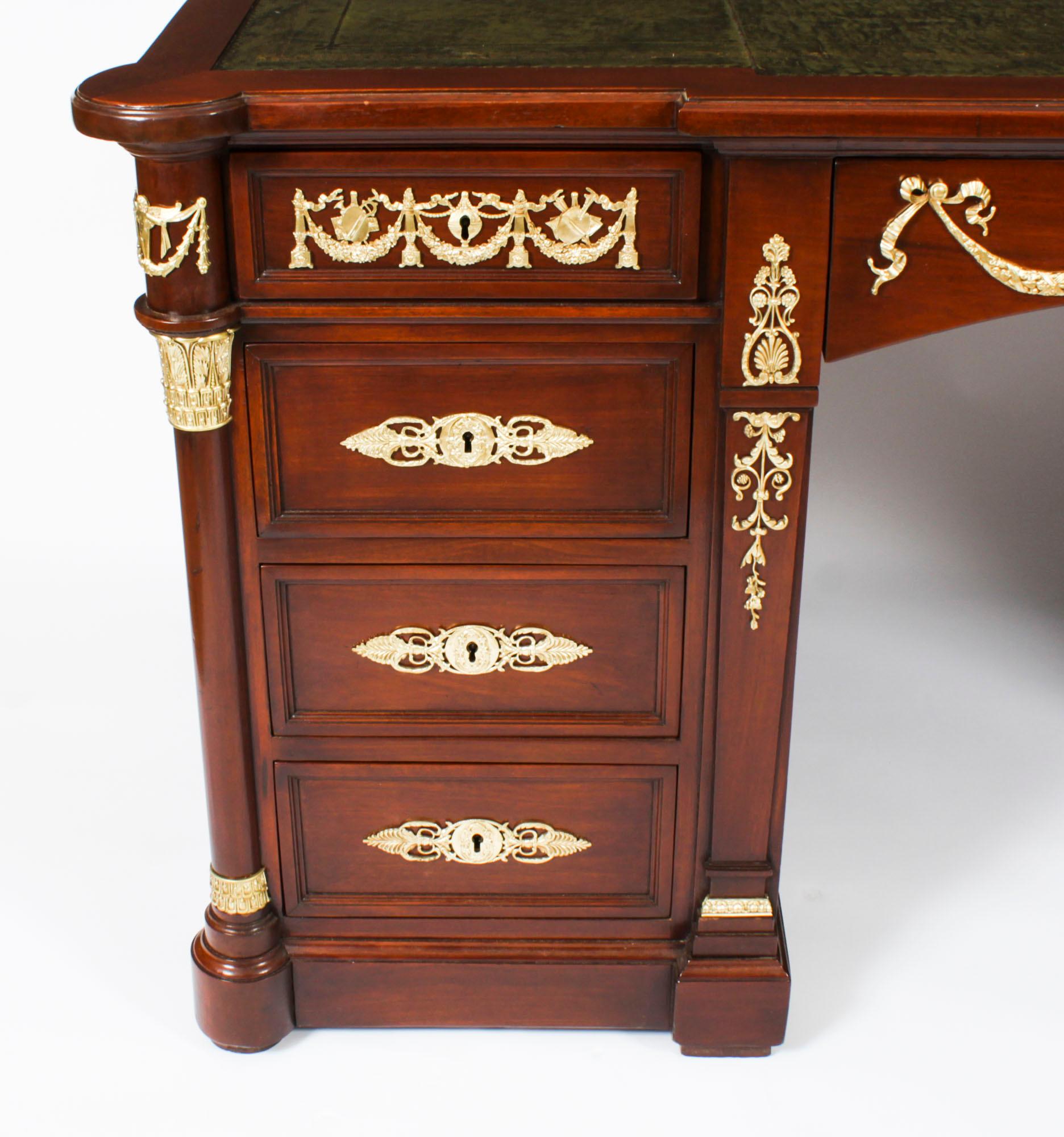Bureau de partenaire néo-empire français ancien monté en bronze doré 19ème siècle en vente 3