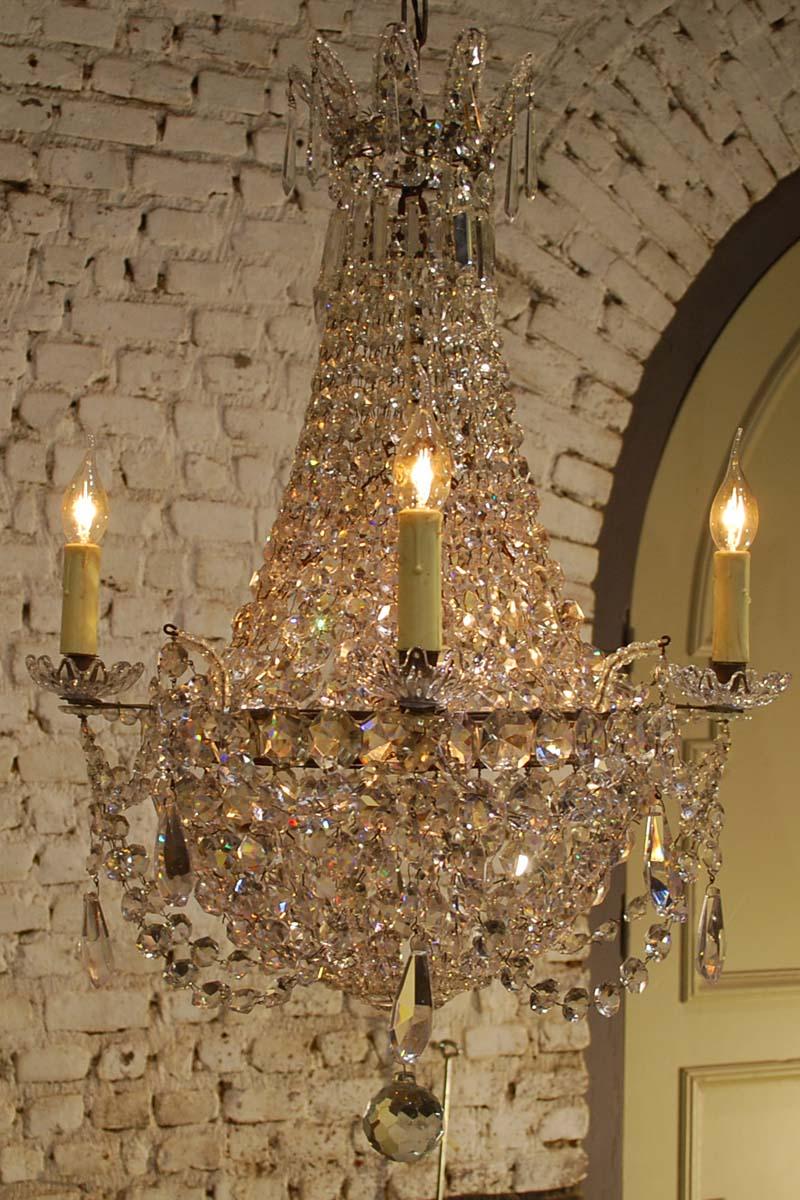 This beautiful antique French chandelier has a copper wire mesh frame that is hung with hundreds of octagonally cut Baccarat crystals.
The frame is almost invisible and therefore it looks like the chandelier is made completely out of crystal.
The