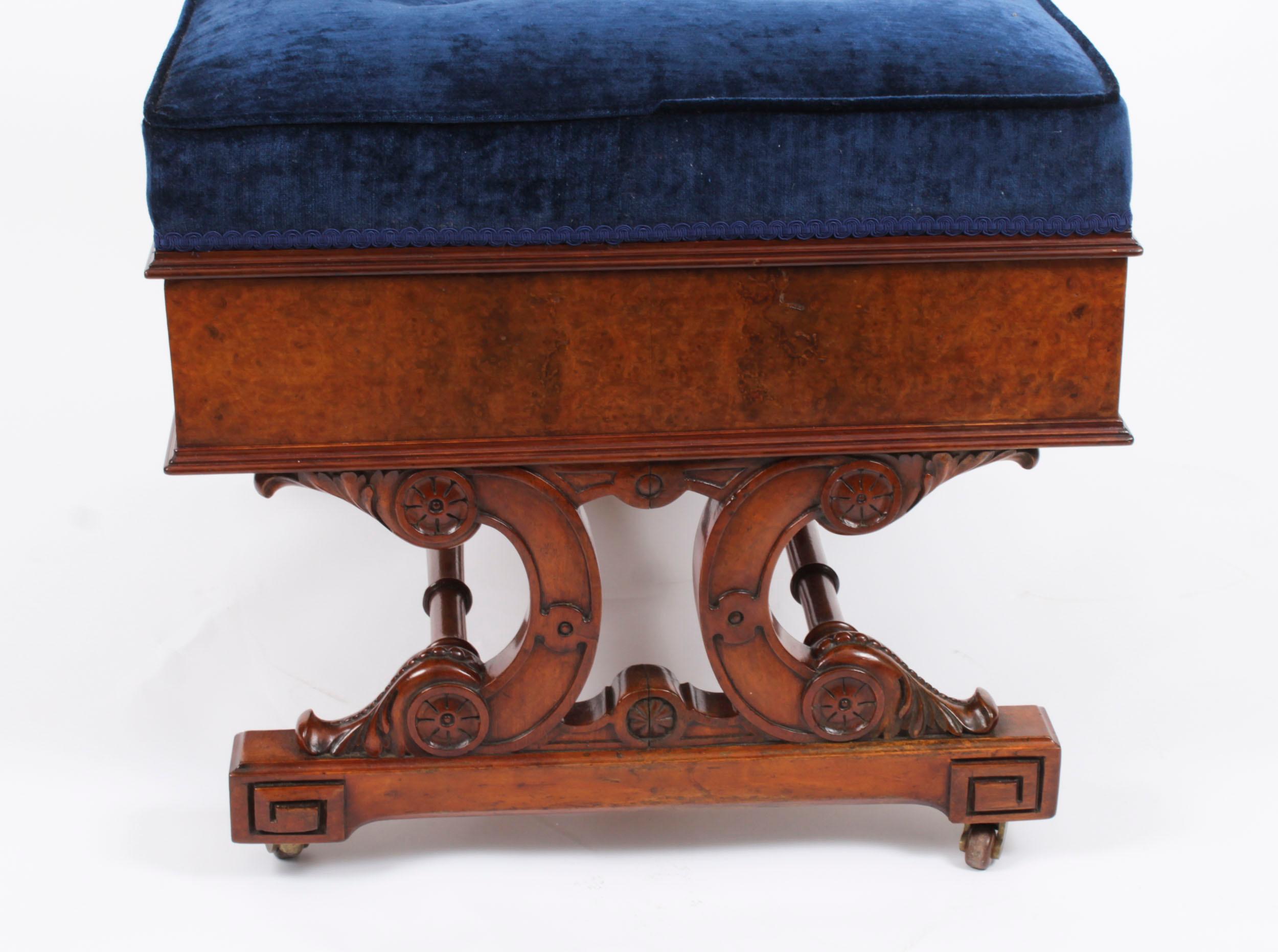 Noyer Ancienne table basse ottomane française style Empire avec assise fenêtre vers 19ème siècle en vente