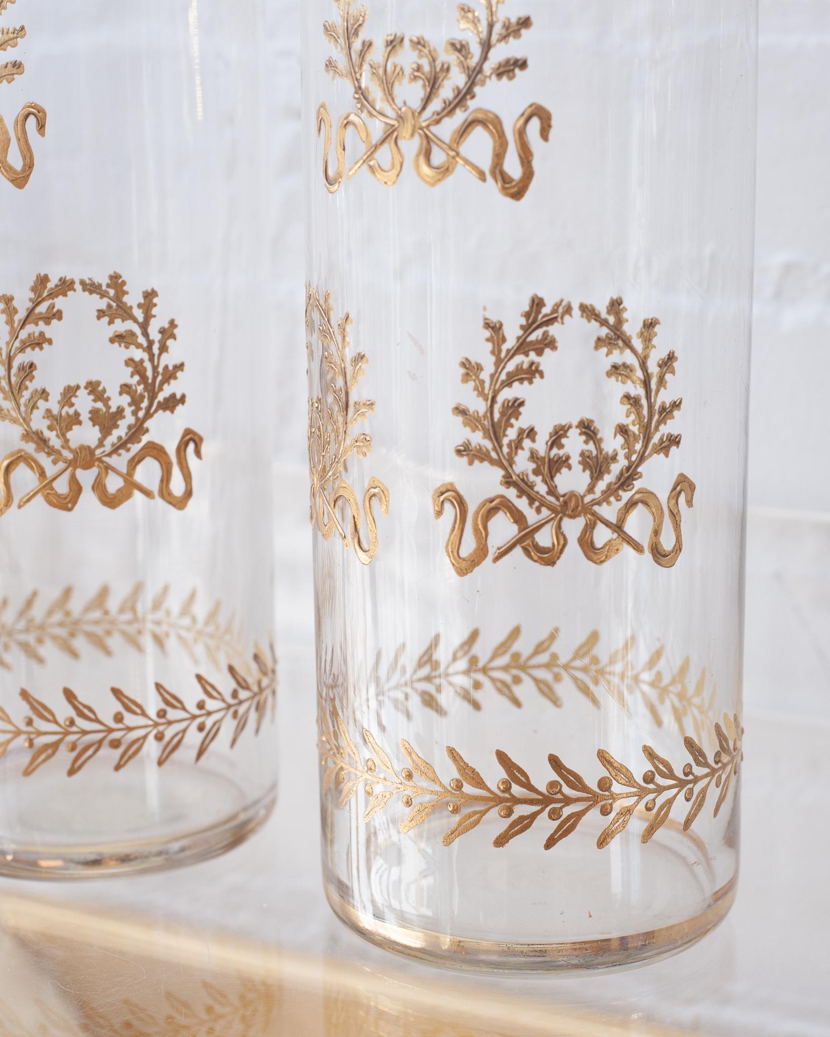 Antike französische Empire-Vasen aus geradem Kristall mit Goldbronze-Details (Vergoldet) im Angebot