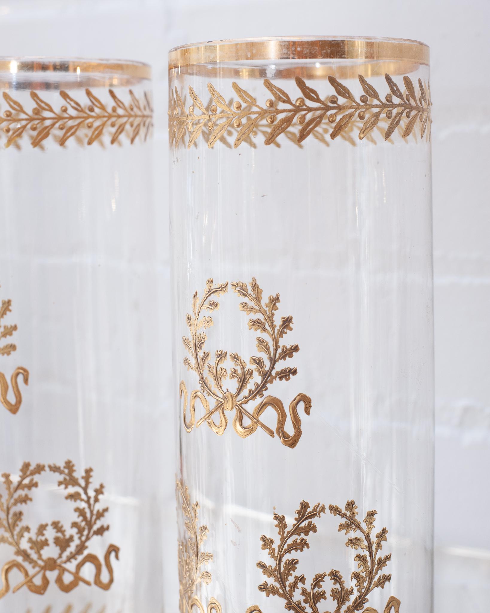 Vases anciens en cristal droit style Empire français avec détails en bronze doré Bon état - En vente à Toronto, ON