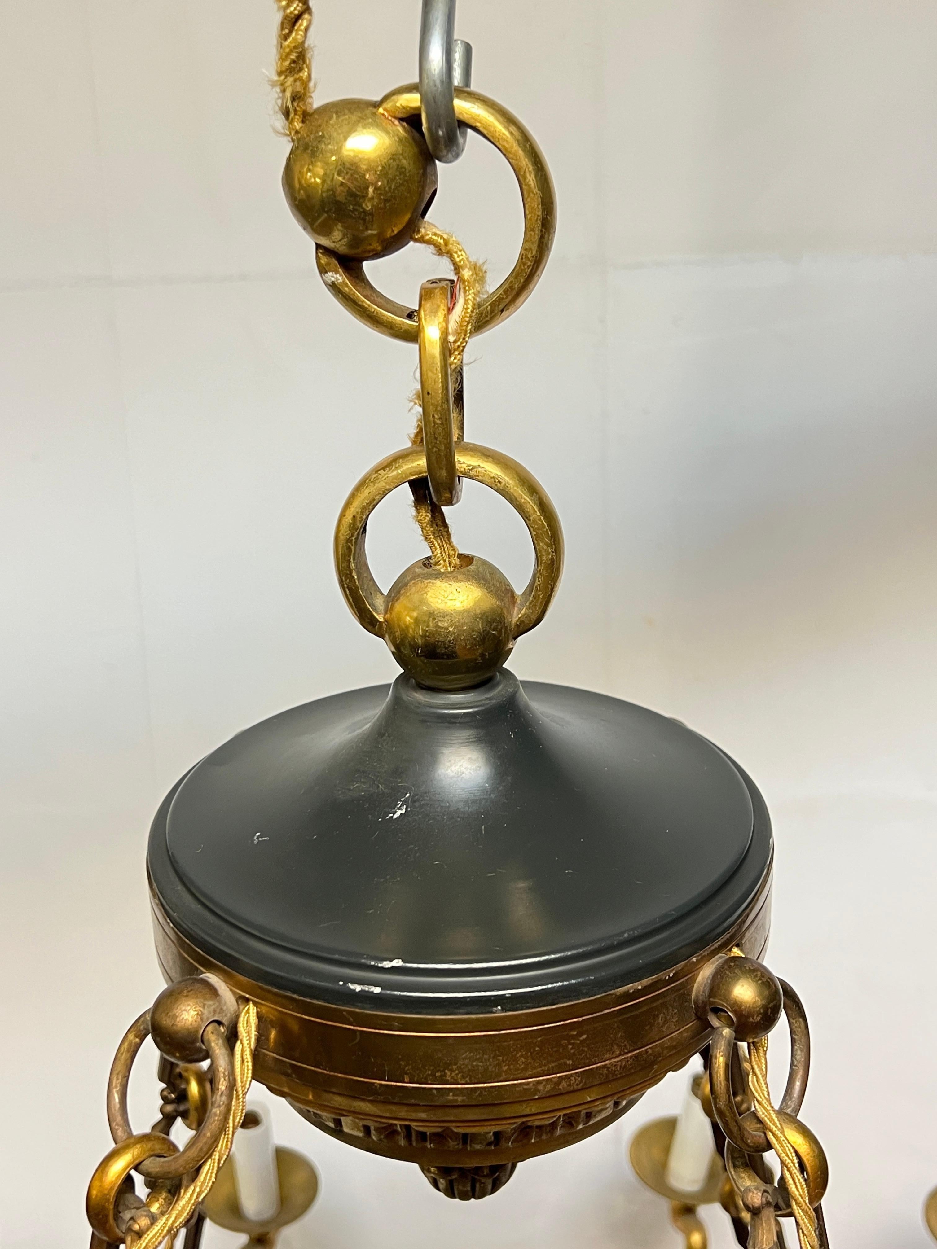 Antique French Empire Style 12-Light vergoldet und patiniert Bronze Kronleuchter im Angebot 5
