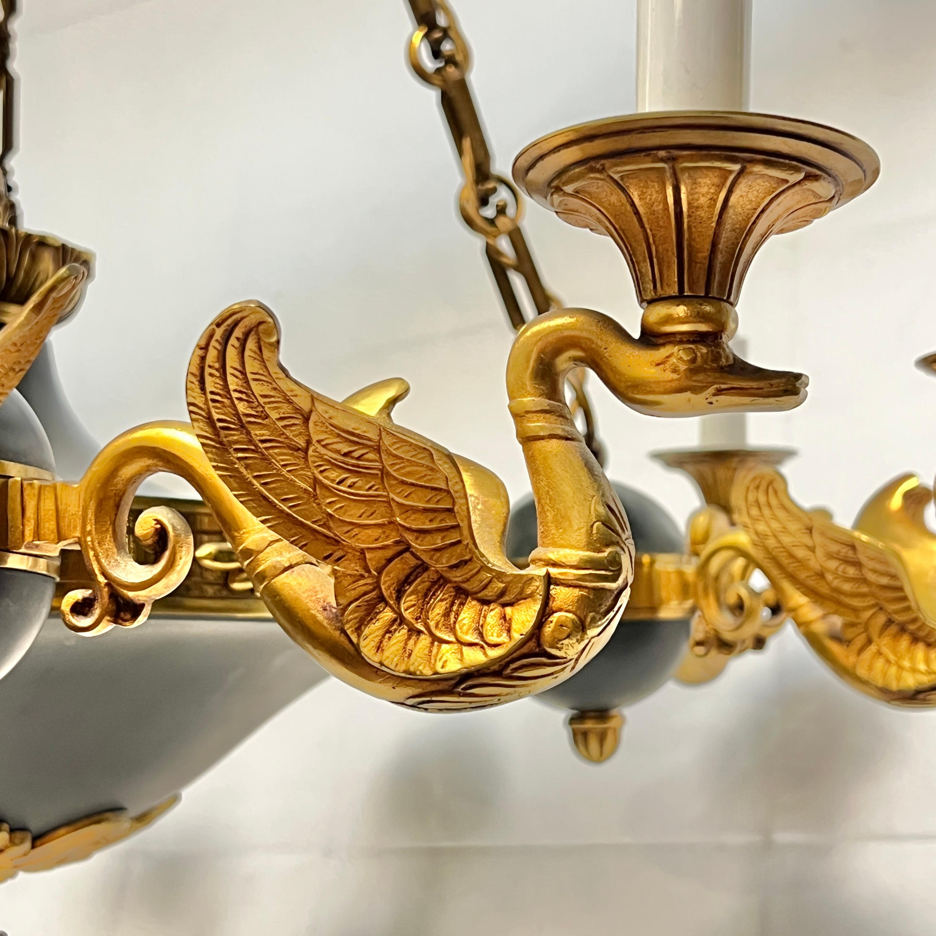 Antique French Empire Style 12-Light vergoldet und patiniert Bronze Kronleuchter im Angebot 7