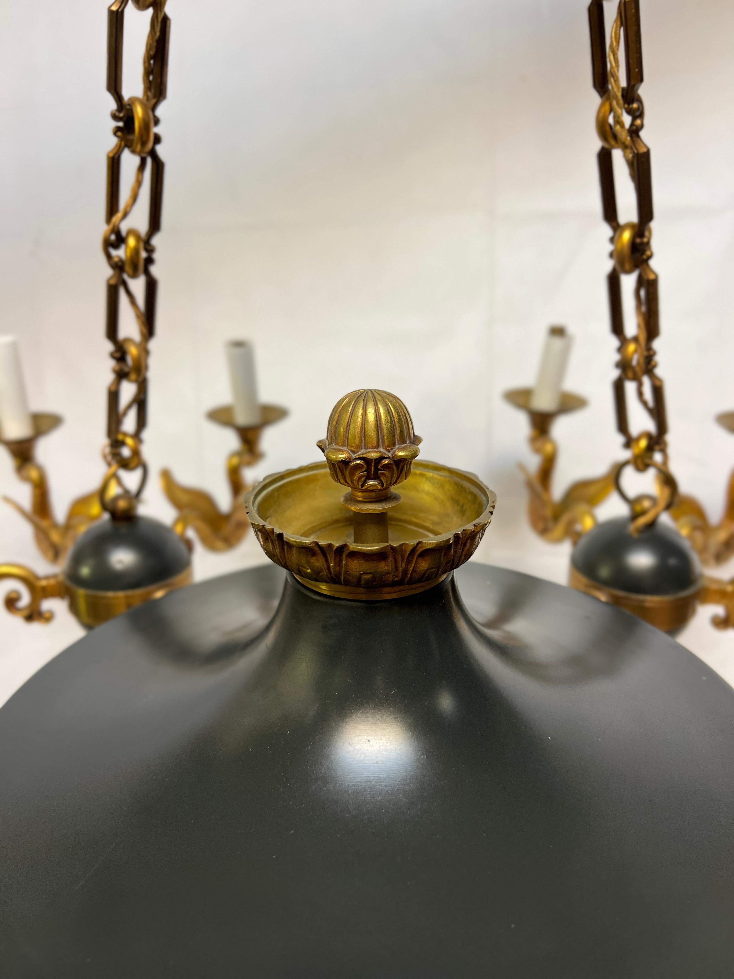 Antique French Empire Style 12-Light vergoldet und patiniert Bronze Kronleuchter (Vergoldet) im Angebot