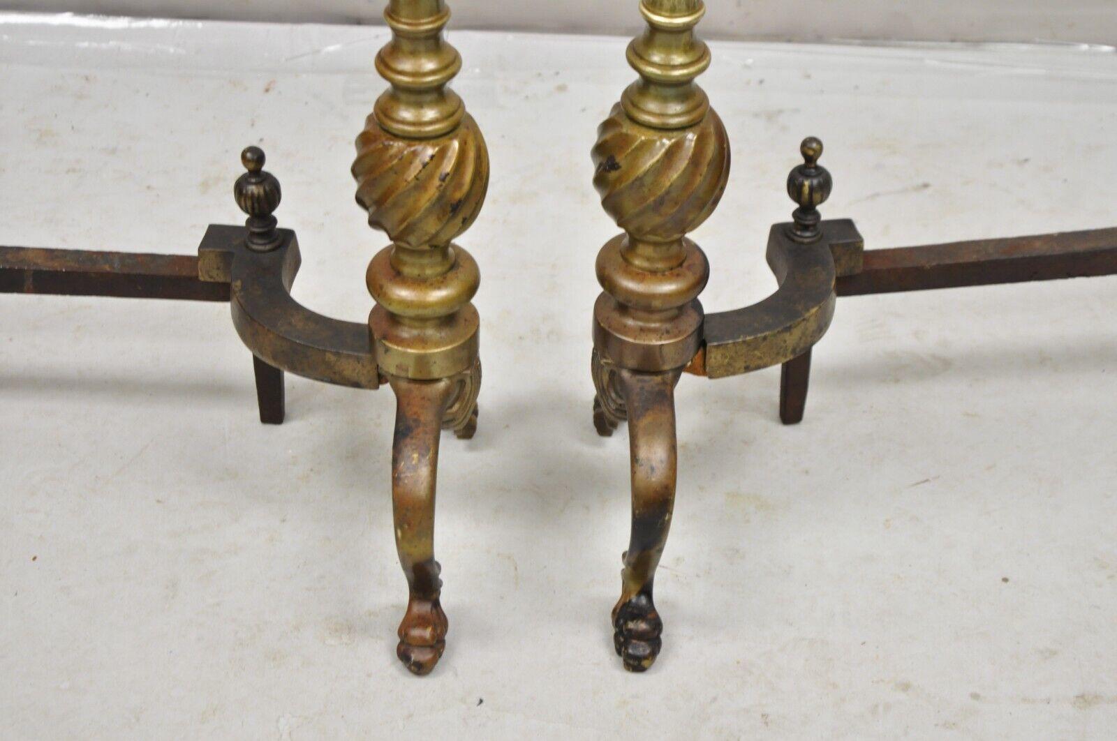 Paire de chenets anciens de style Empire français en bronze et laiton à colonne spiralée en vente 3