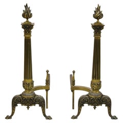Paire de chenets anciens en bronze de style Empire, en forme de colonne, avec embout de flamme