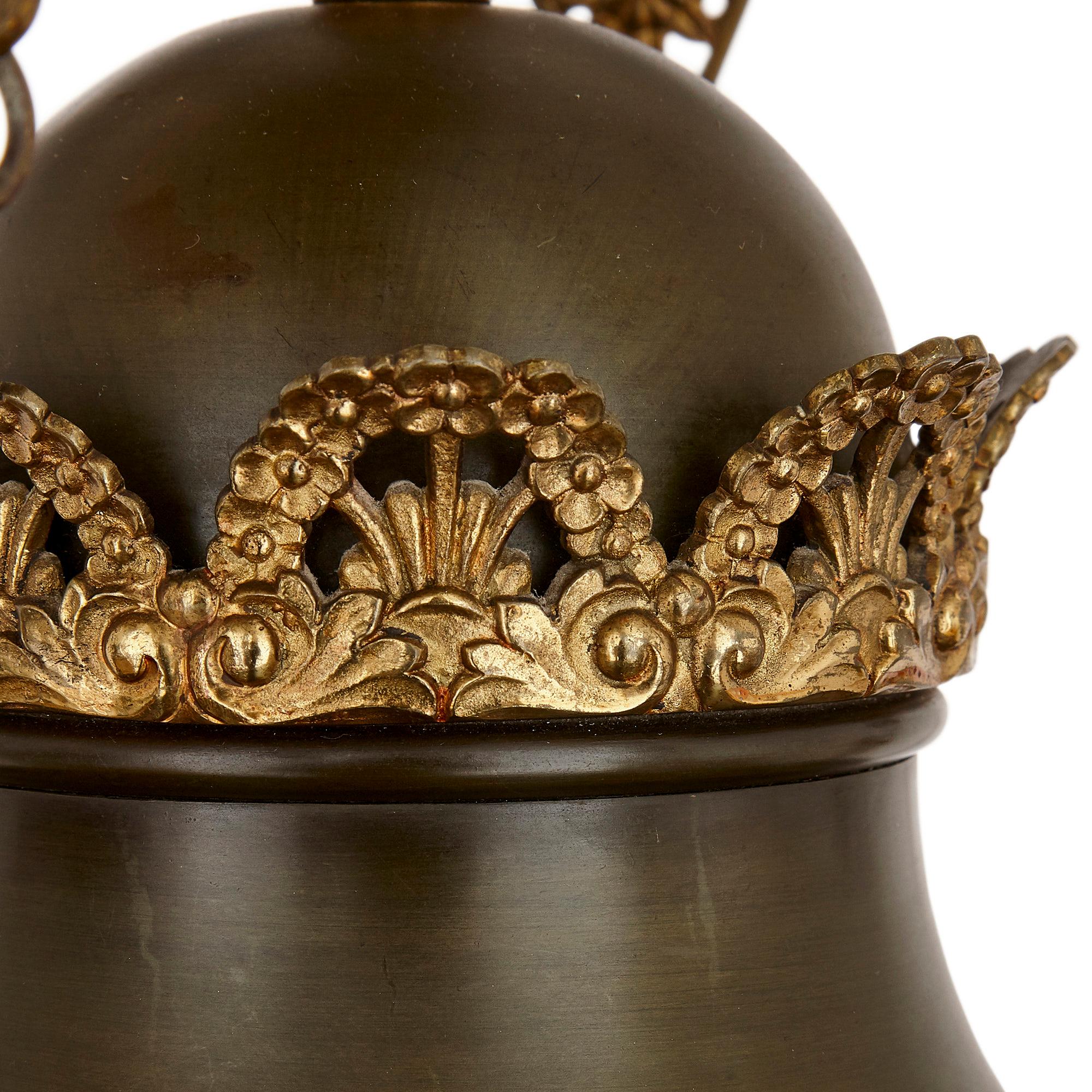 Antiker französischer Kronleuchter im Empire-Stil aus braun lackiertem Metall und vergoldeter Bronze im Zustand „Gut“ im Angebot in London, GB