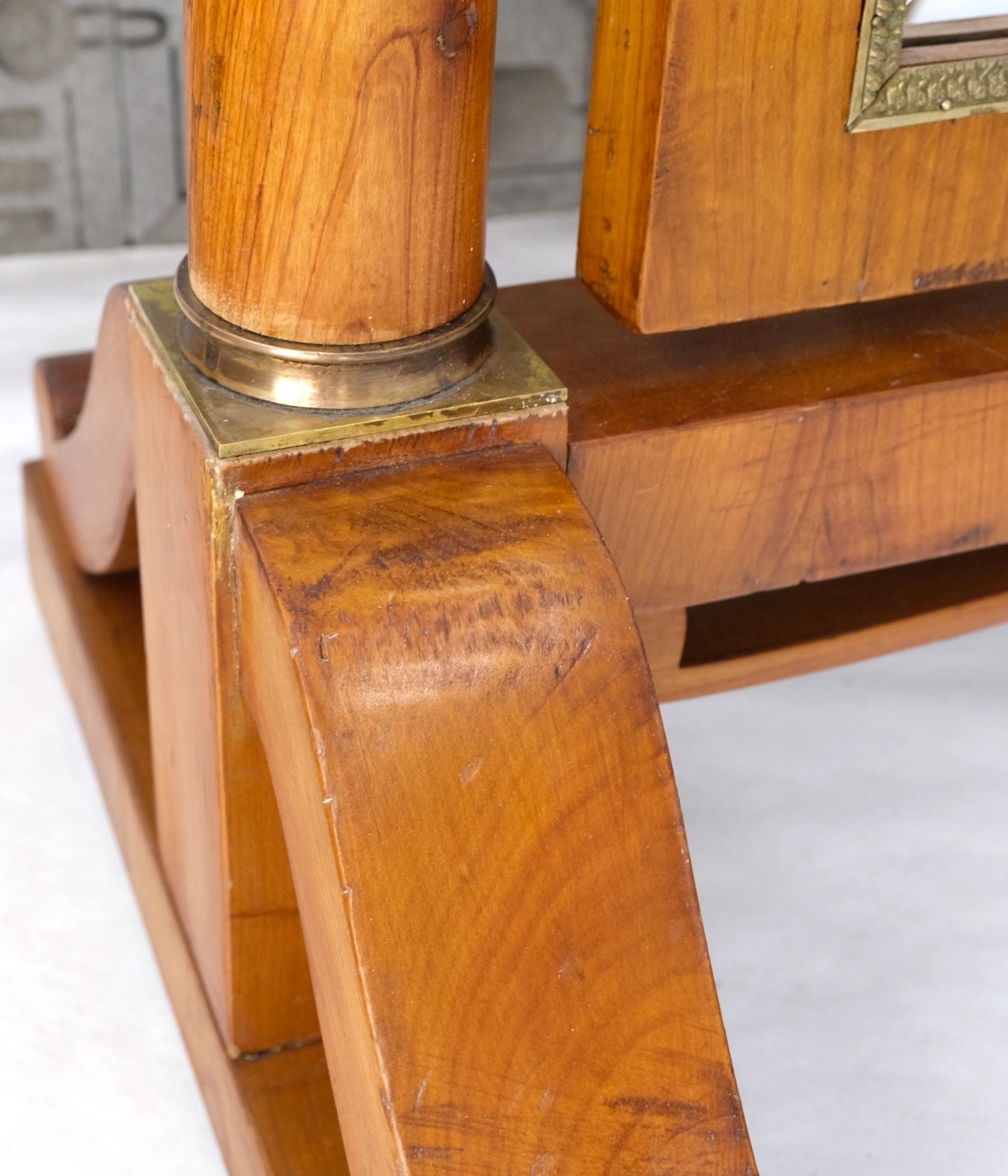 Antiker französischer Cheval-Standspiegel im Empire-Stil aus Kirschbaum und Messing  (Lackiert) im Angebot