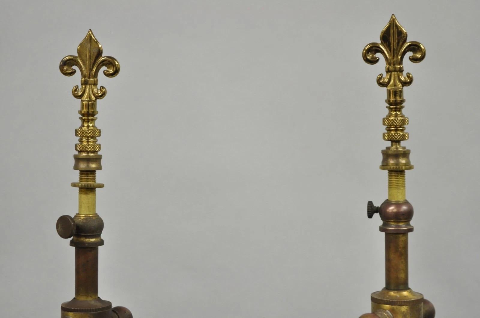 Antique French Empire Style Lámparas de Sobremesa de Columna Negra y Dorada - Pareja en venta 4