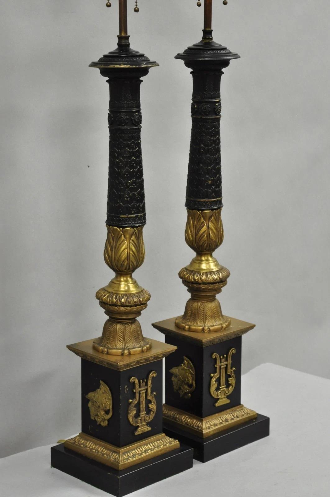 Antique French Empire Style Lámparas de Sobremesa de Columna Negra y Dorada - Pareja en venta 5
