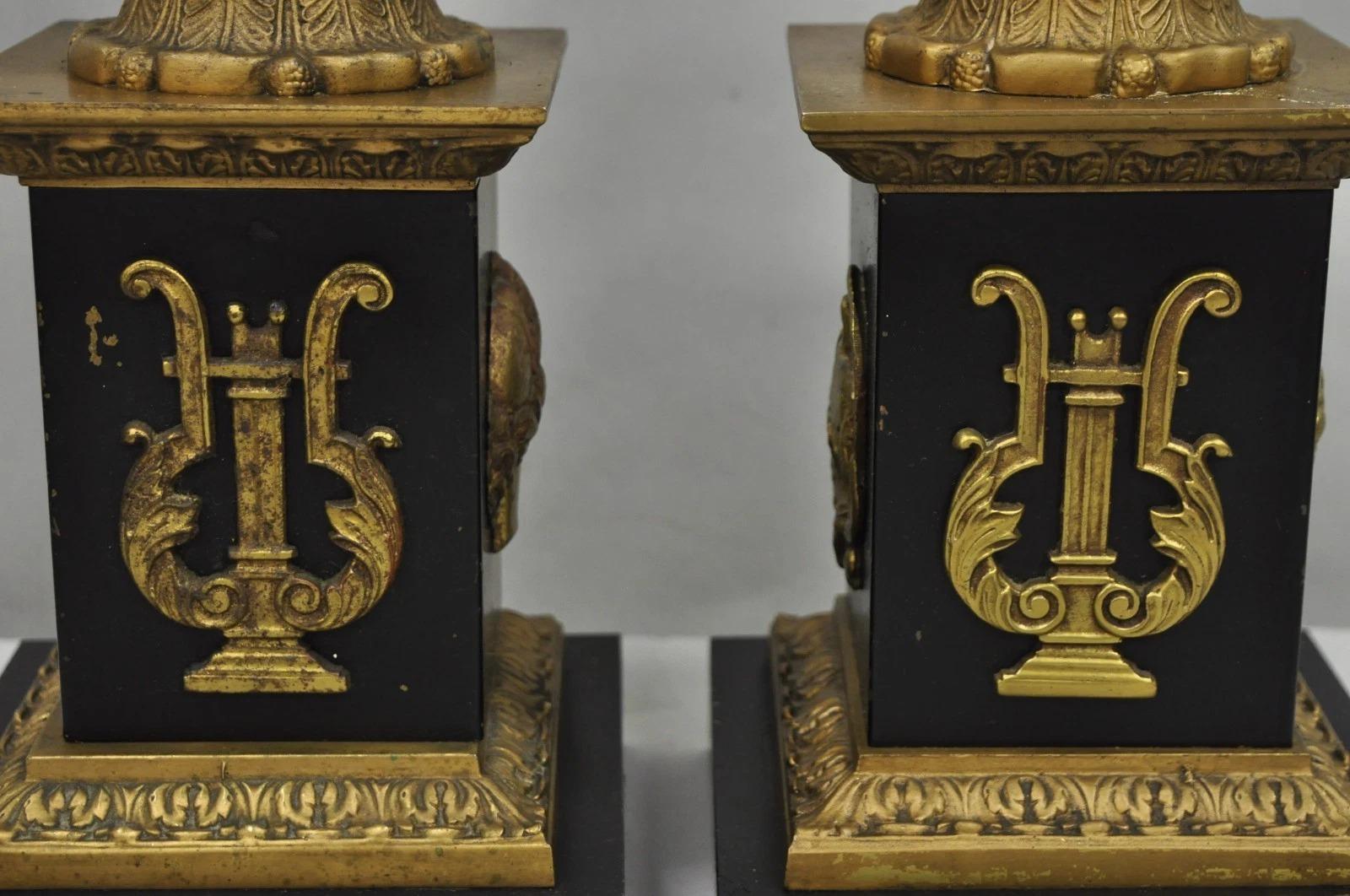 Antique French Empire Style Lámparas de Sobremesa de Columna Negra y Dorada - Pareja Desconocido en venta