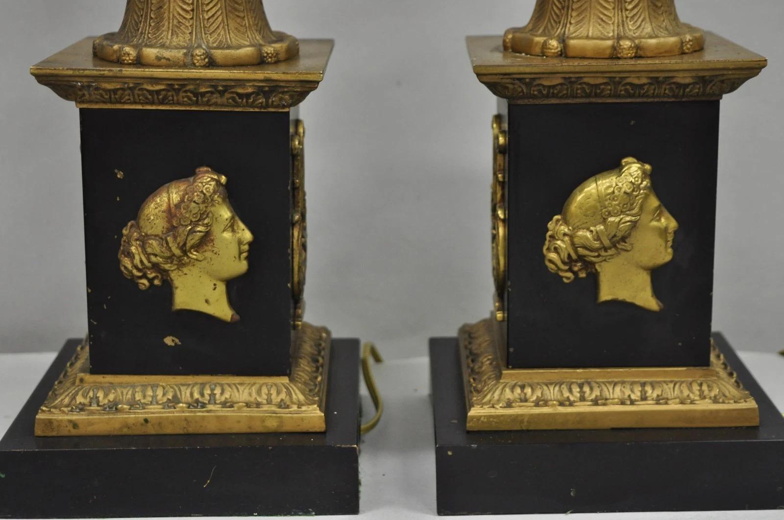 Antique French Empire Style Lámparas de Sobremesa de Columna Negra y Dorada - Pareja en Bueno estado para la venta en Philadelphia, PA