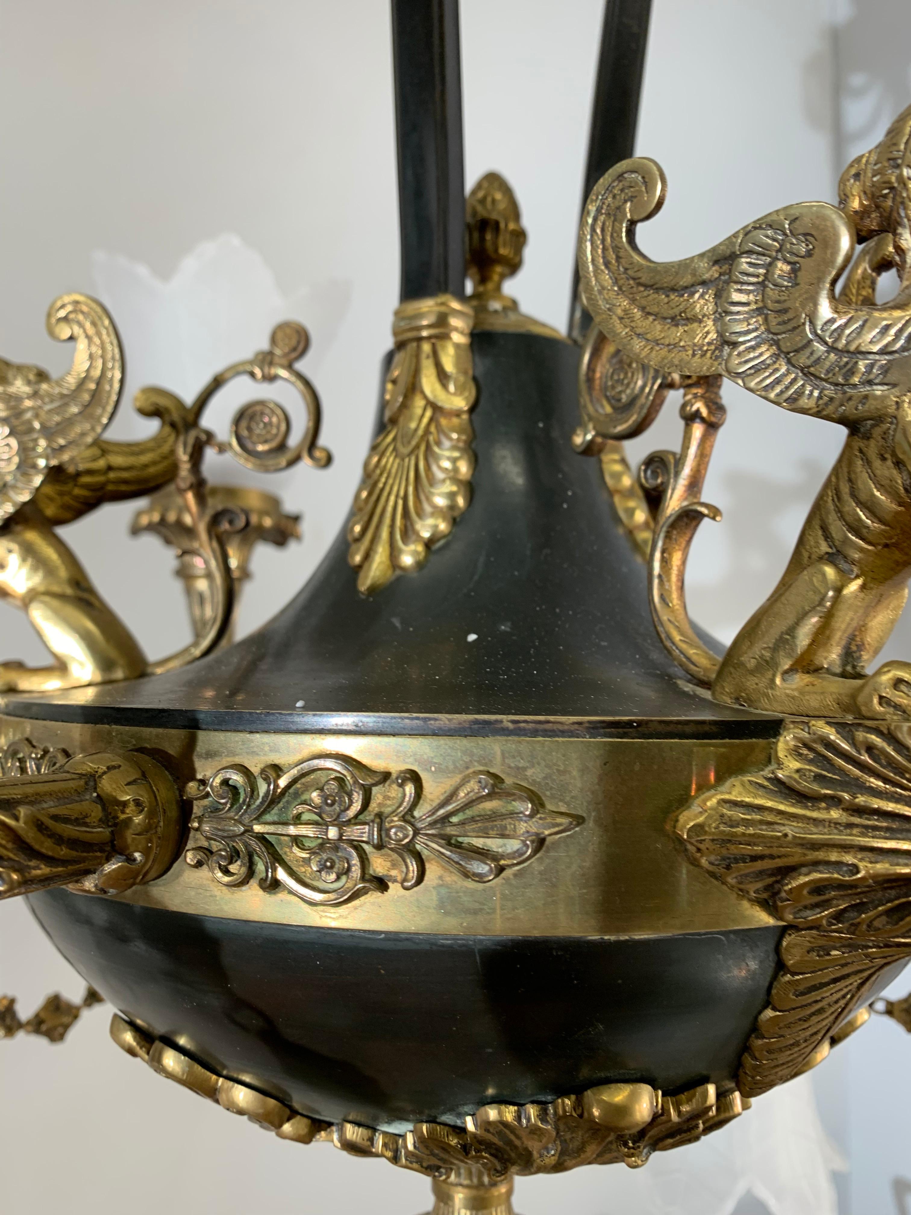 Antique French Empire Style Gilt Bronze Chandelier with Sphinx & Eagle Sculpture In Good Condition In Lisse, NL
