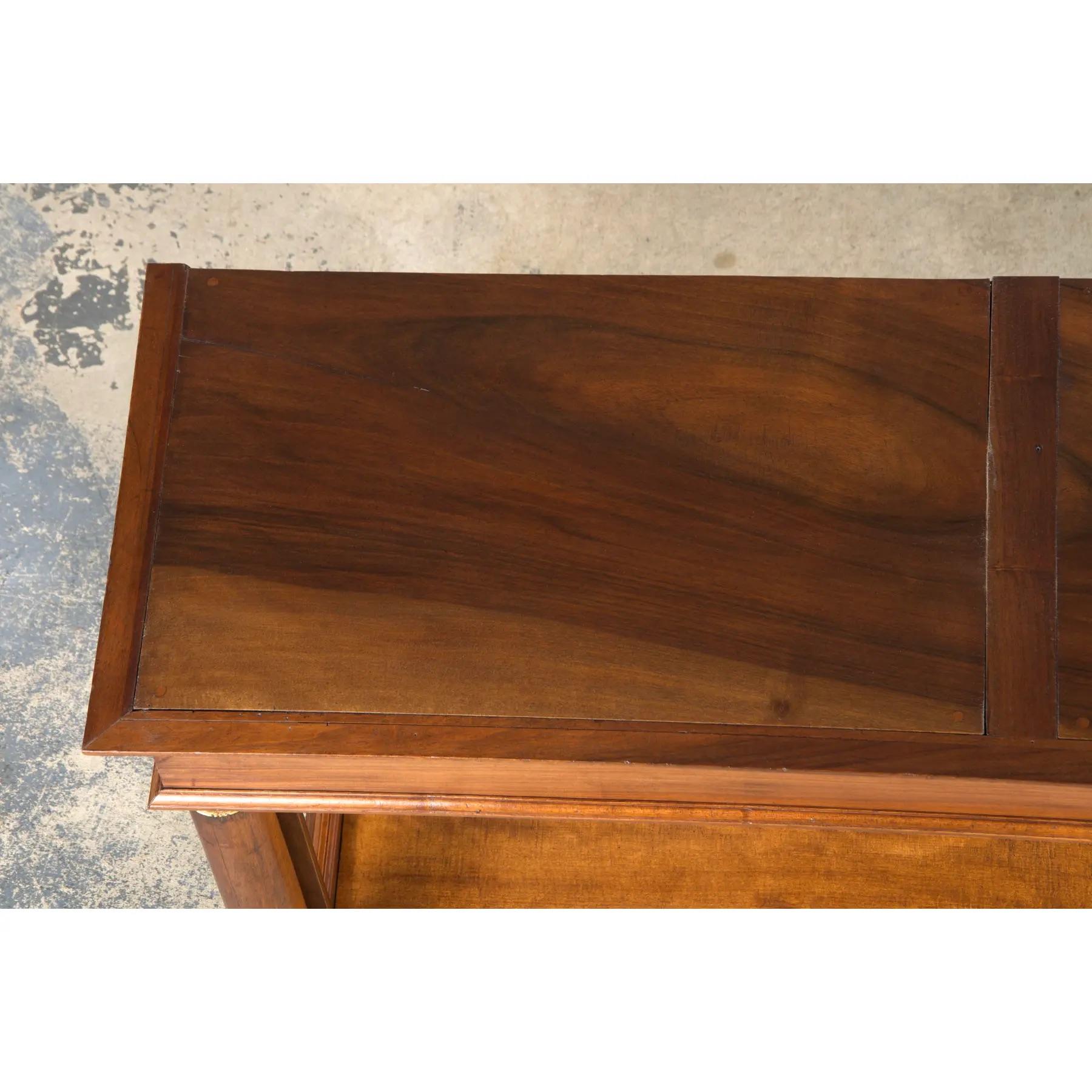 Sculpté à la main Ancienne table console française en acajou de style Empire en vente