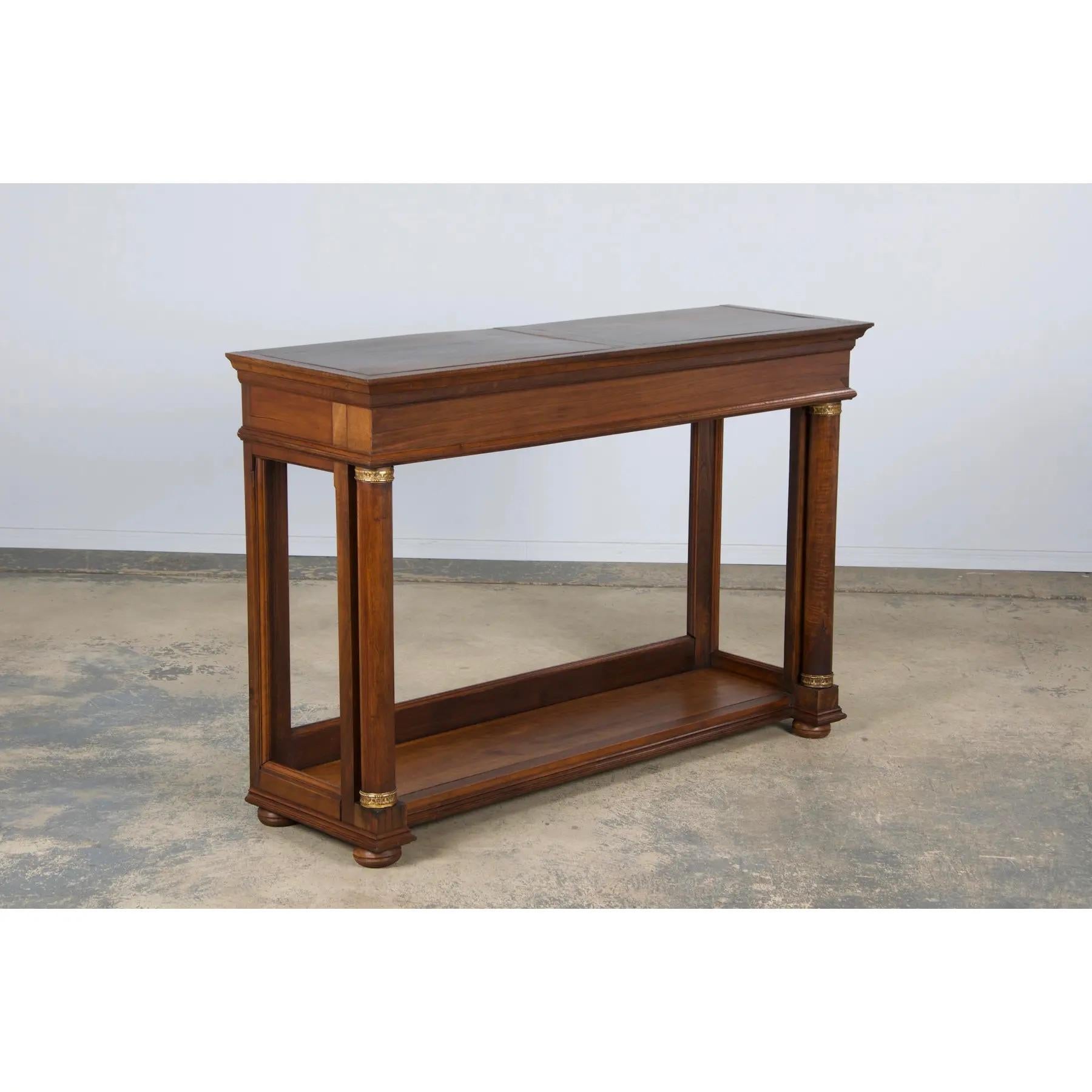 20ième siècle Ancienne table console française en acajou de style Empire en vente