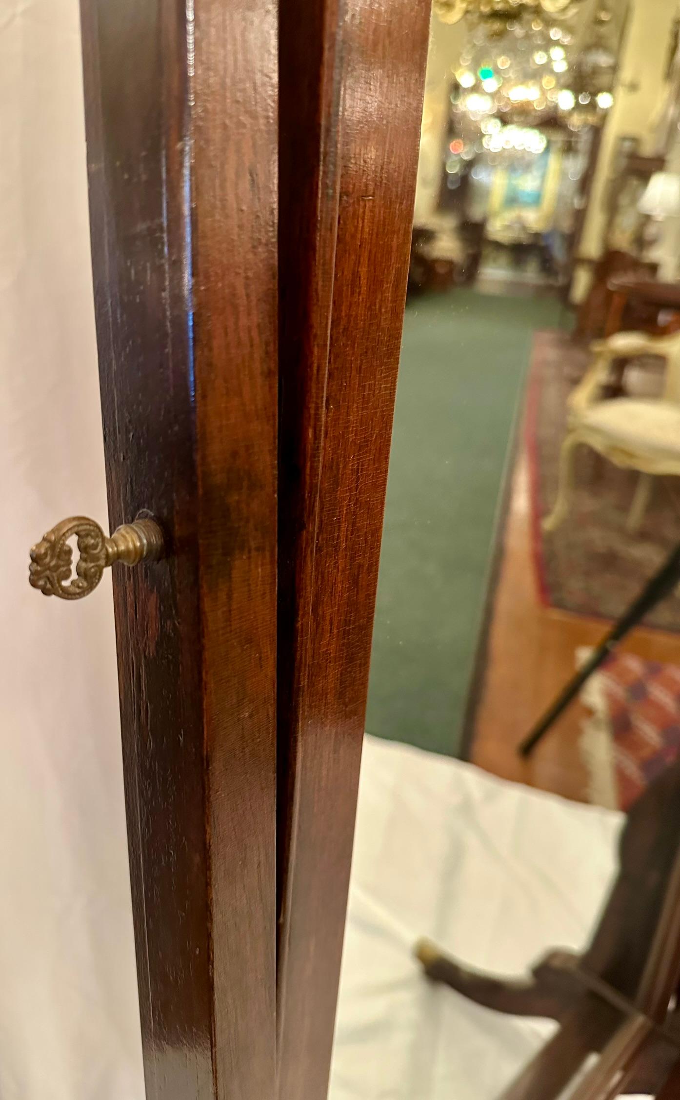 Antique French Empire Style Espejo de pie de caoba y bronce dorado, Circa 1890's en venta 1