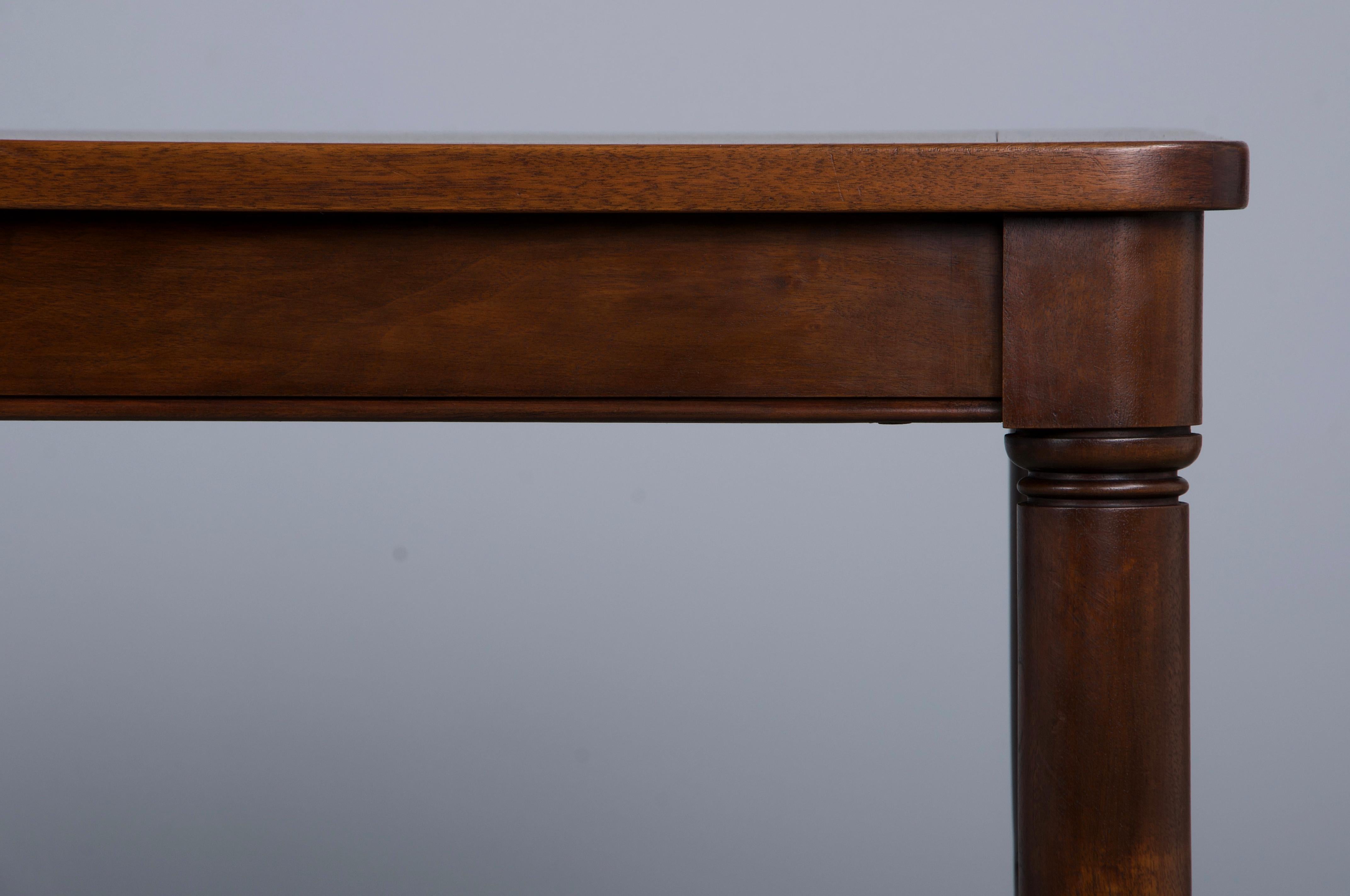Ancienne table à écrire française de style Empire en acajou Bon état - En vente à Astoria, NY