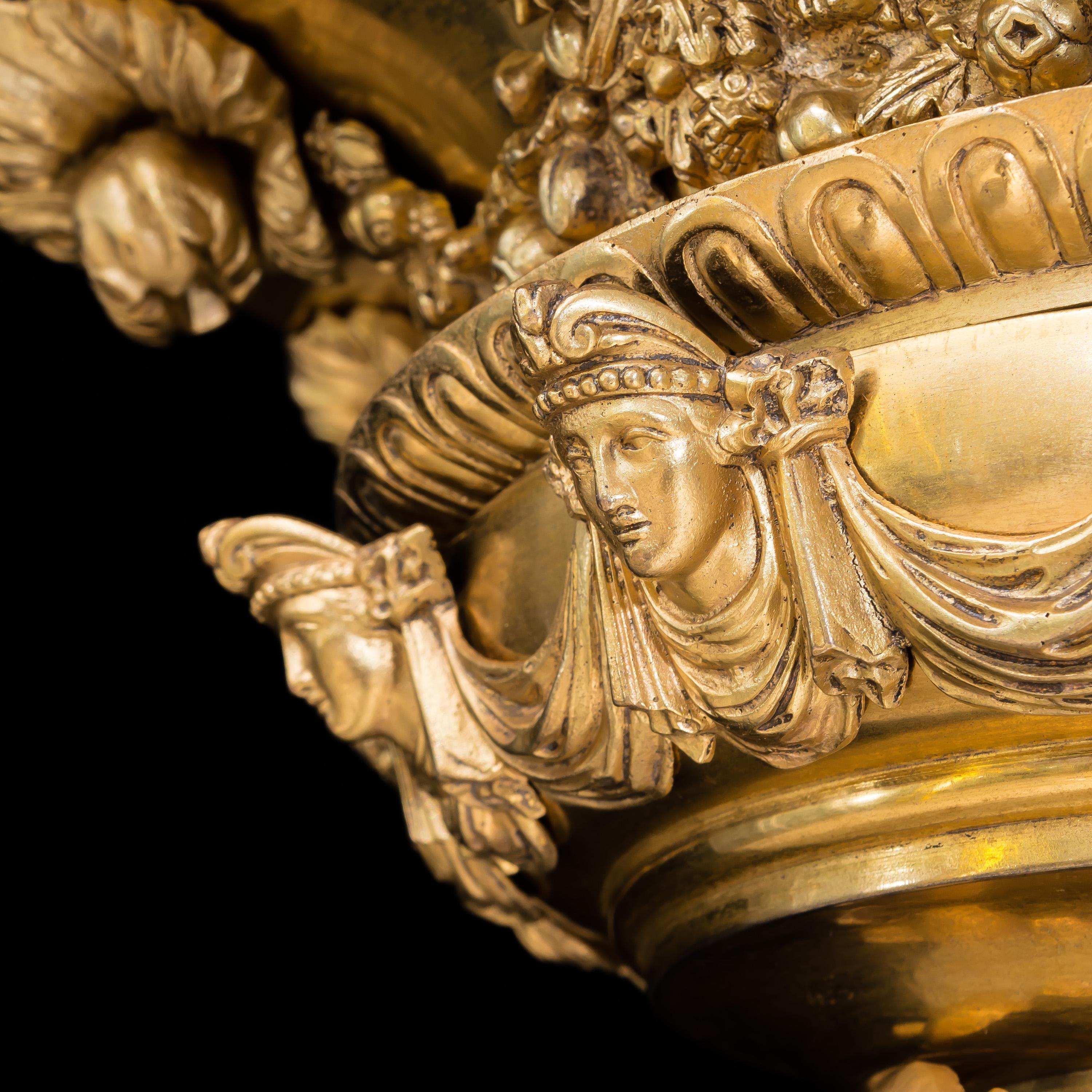 Antiker französischer neoklassizistischer 10-Licht-Kronleuchter aus vergoldeter Bronze im Empire-Stil im Angebot 3
