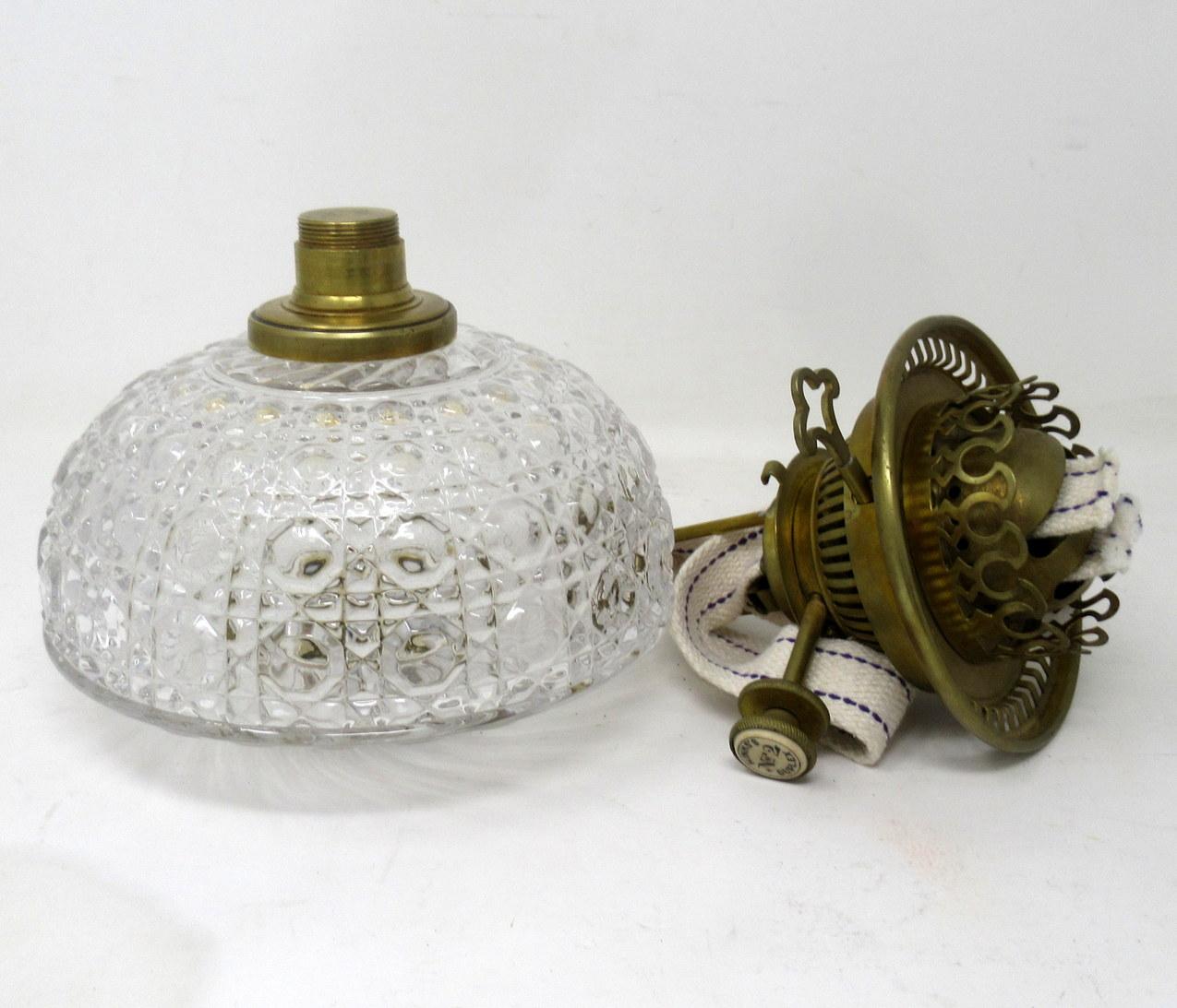 Début de l'époque victorienne Ancienne lampe à huile fluide de style Empire français en bronze doré et bronze doré, 19ème siècle en vente