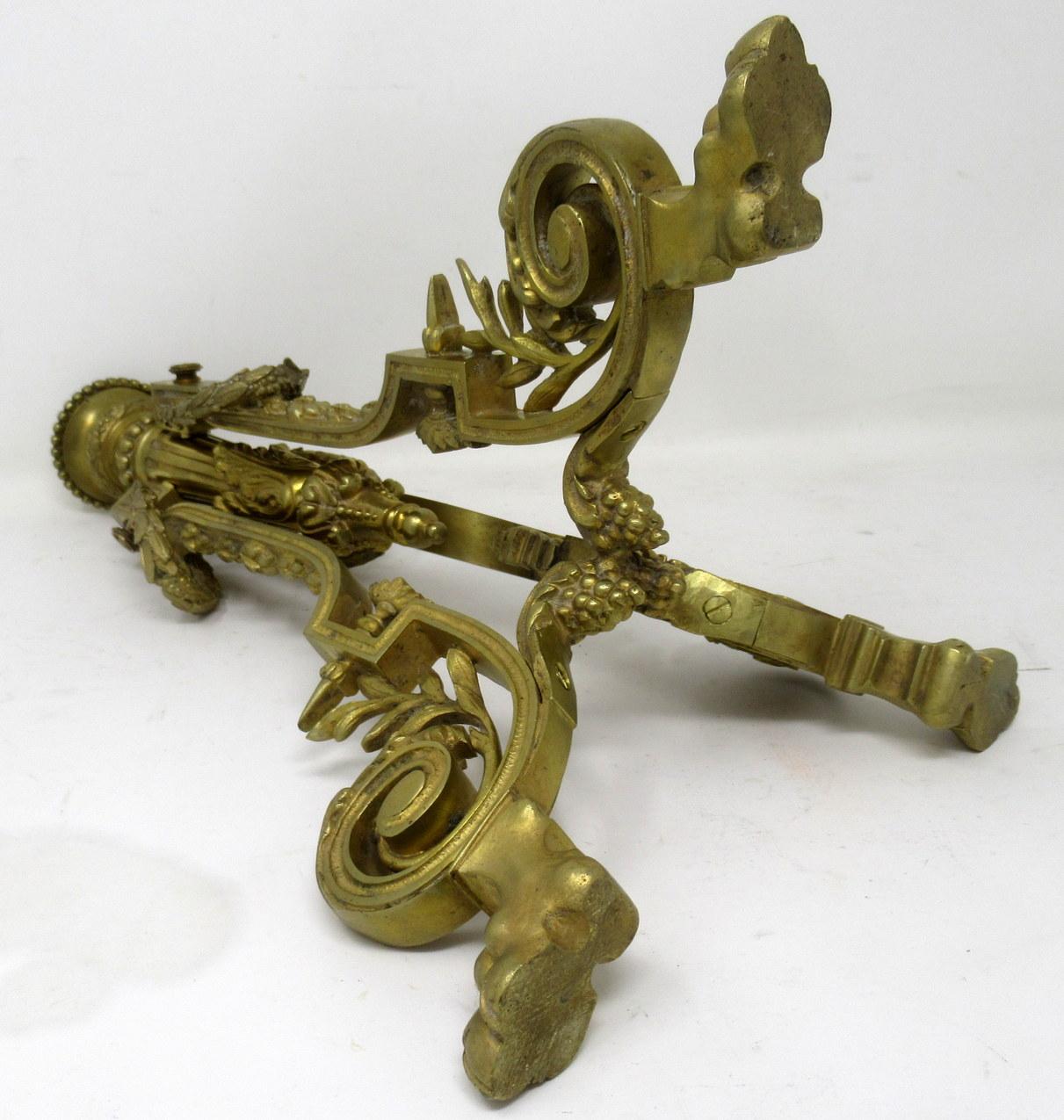 Verre taillé Ancienne lampe à huile fluide de style Empire français en bronze doré et bronze doré, 19ème siècle en vente