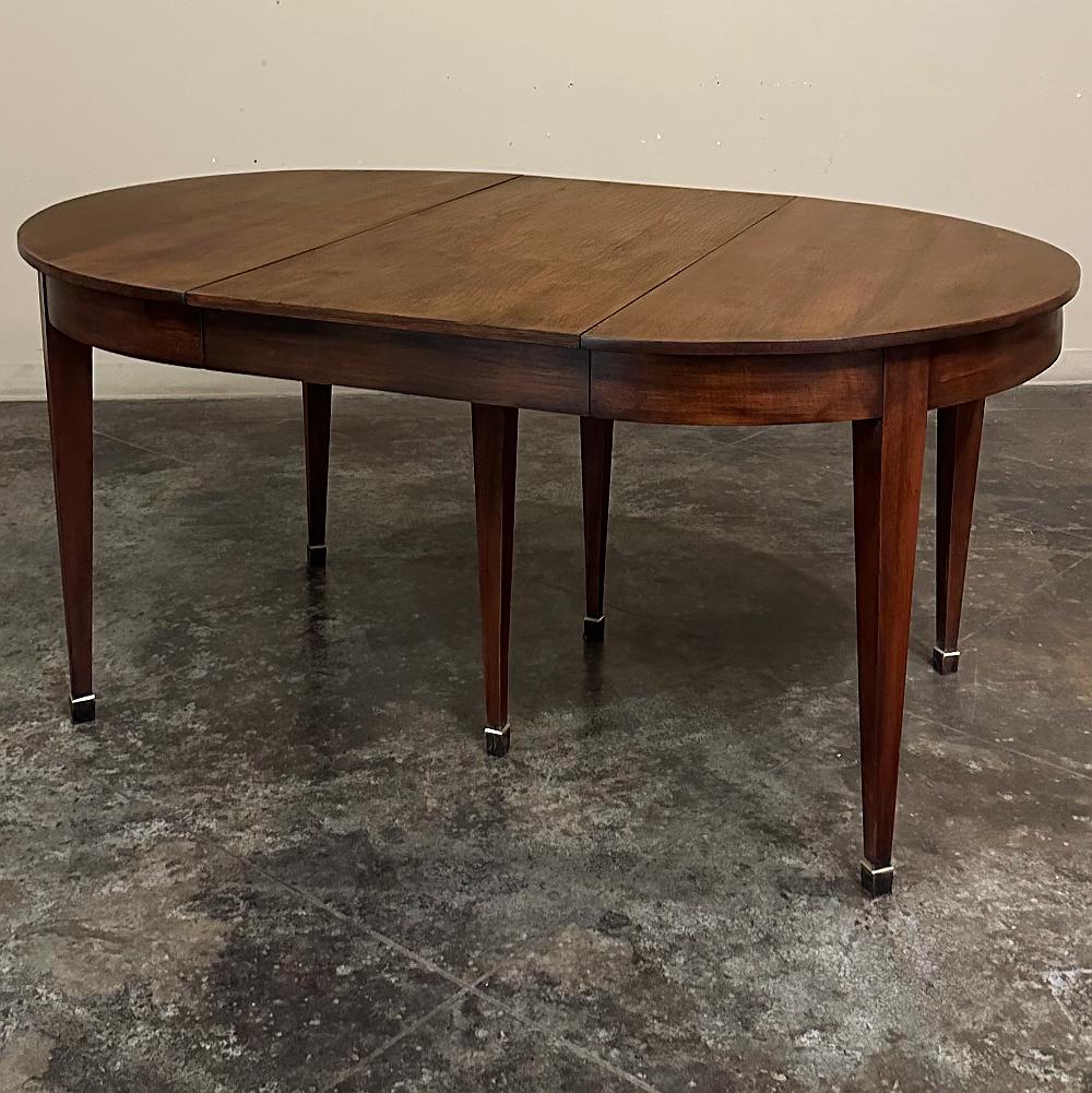 20ième siècle Ancienne table de salle à manger en noyer de style Empire français, avec plateau en vente