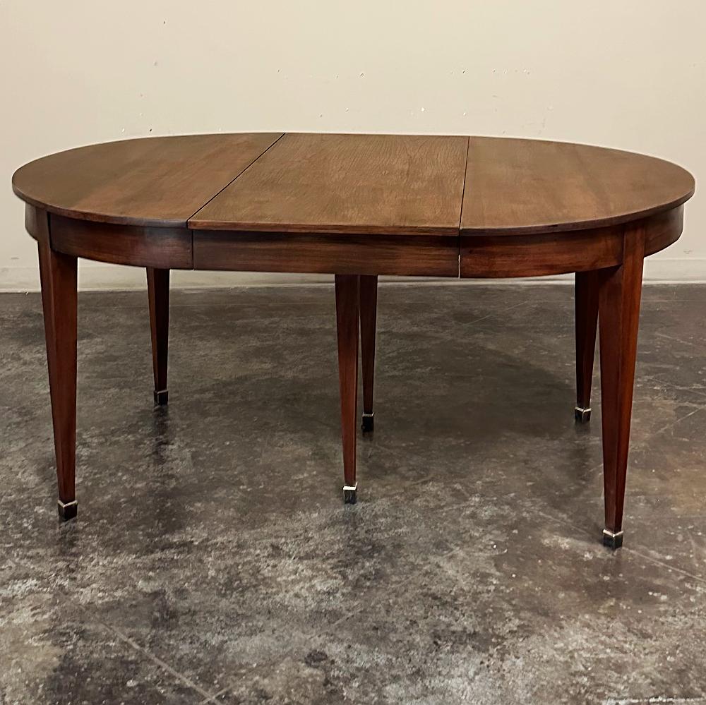 Laiton Ancienne table de salle à manger en noyer de style Empire français, avec plateau en vente