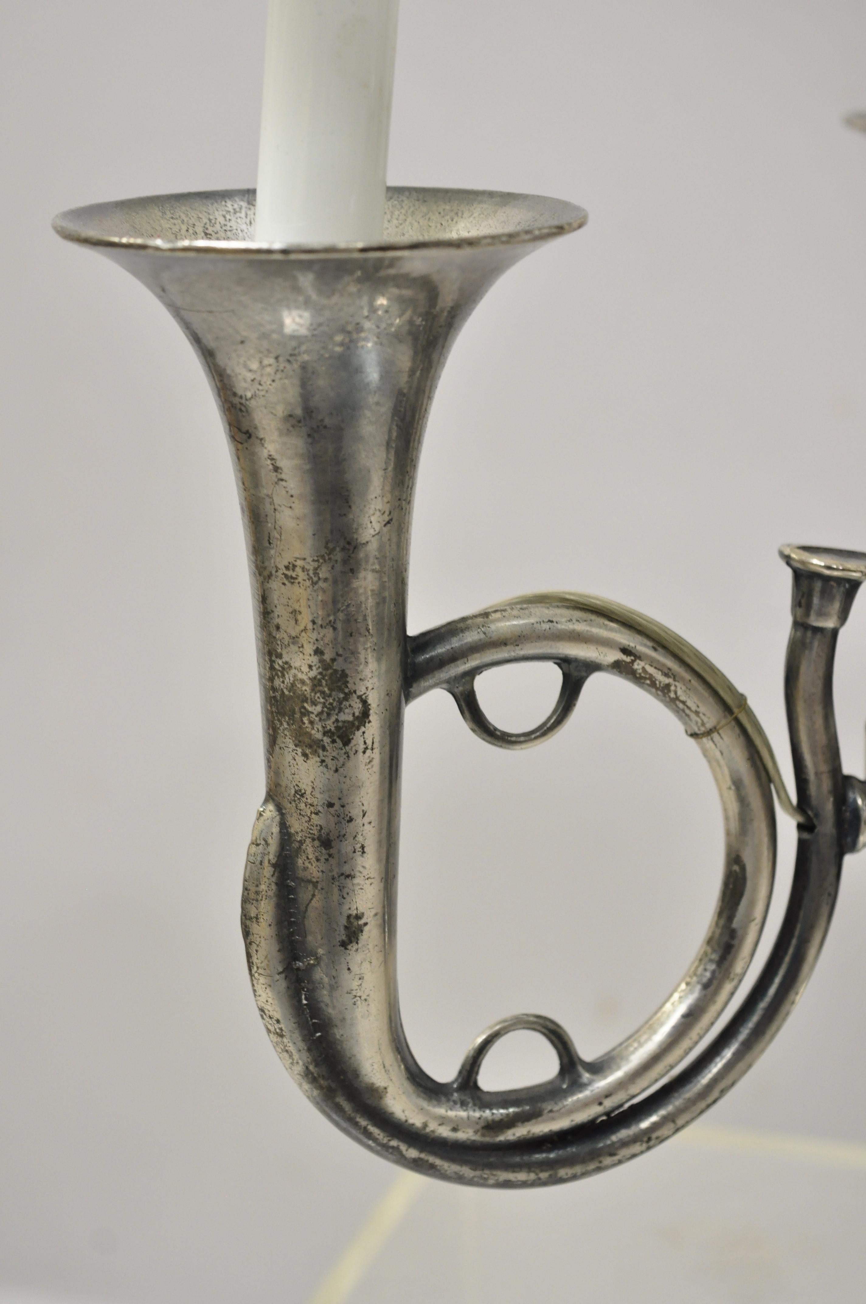 Ancienne lampe de bureau bouillotte française Empire à bras trompette en métal nickelé avec abat-jour en forme de trompette Bon état - En vente à Philadelphia, PA