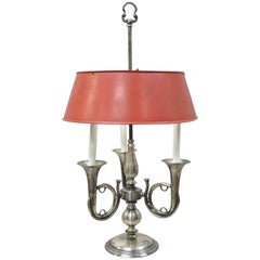 Antike französische Empire Trompetenarm Metallschirm vernickelte Bouillotte-Schreibtischlampe mit vernickeltem Schirm