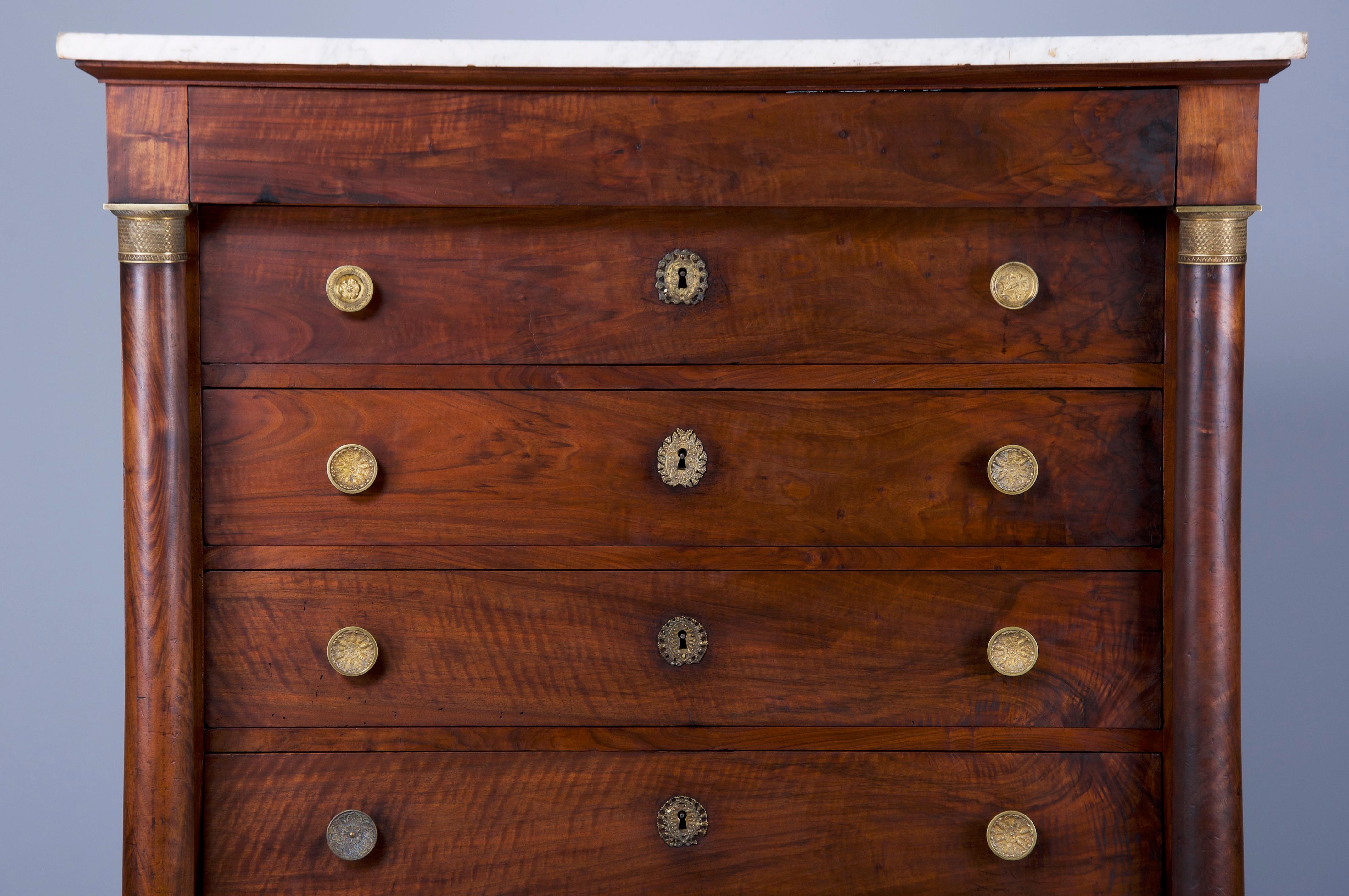 19th-century tall chest of drawers made in French Empire style, sourced from Provence, France. Beautifully hand-crafted from walnut showcasing a naturally aged patina with lovely burl grains. The commode is crowned with a gorgeous white marble top.