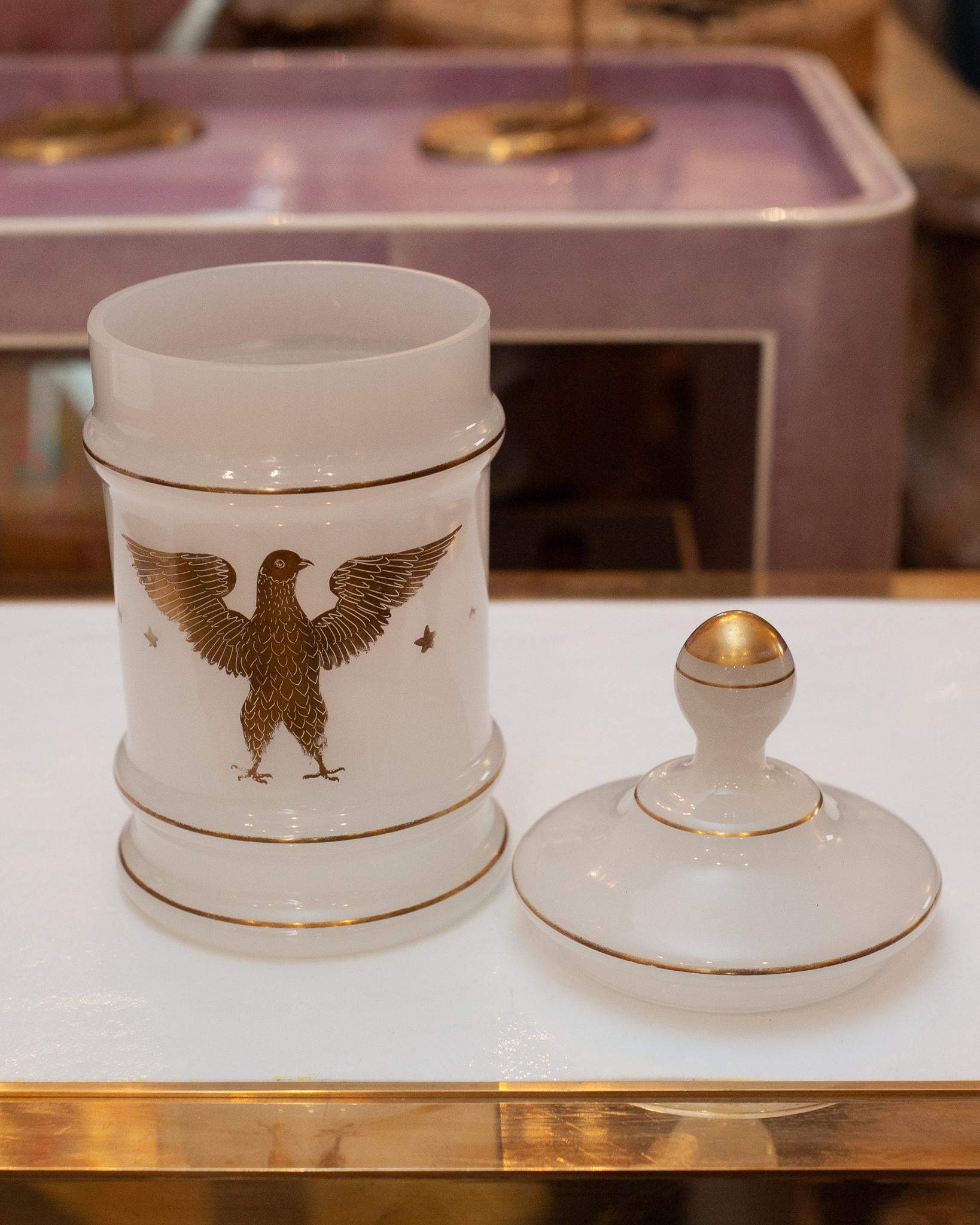 Antique French Empire White Opaline Jar with Lid and Eagle Motif In Good Condition In Toronto, ON