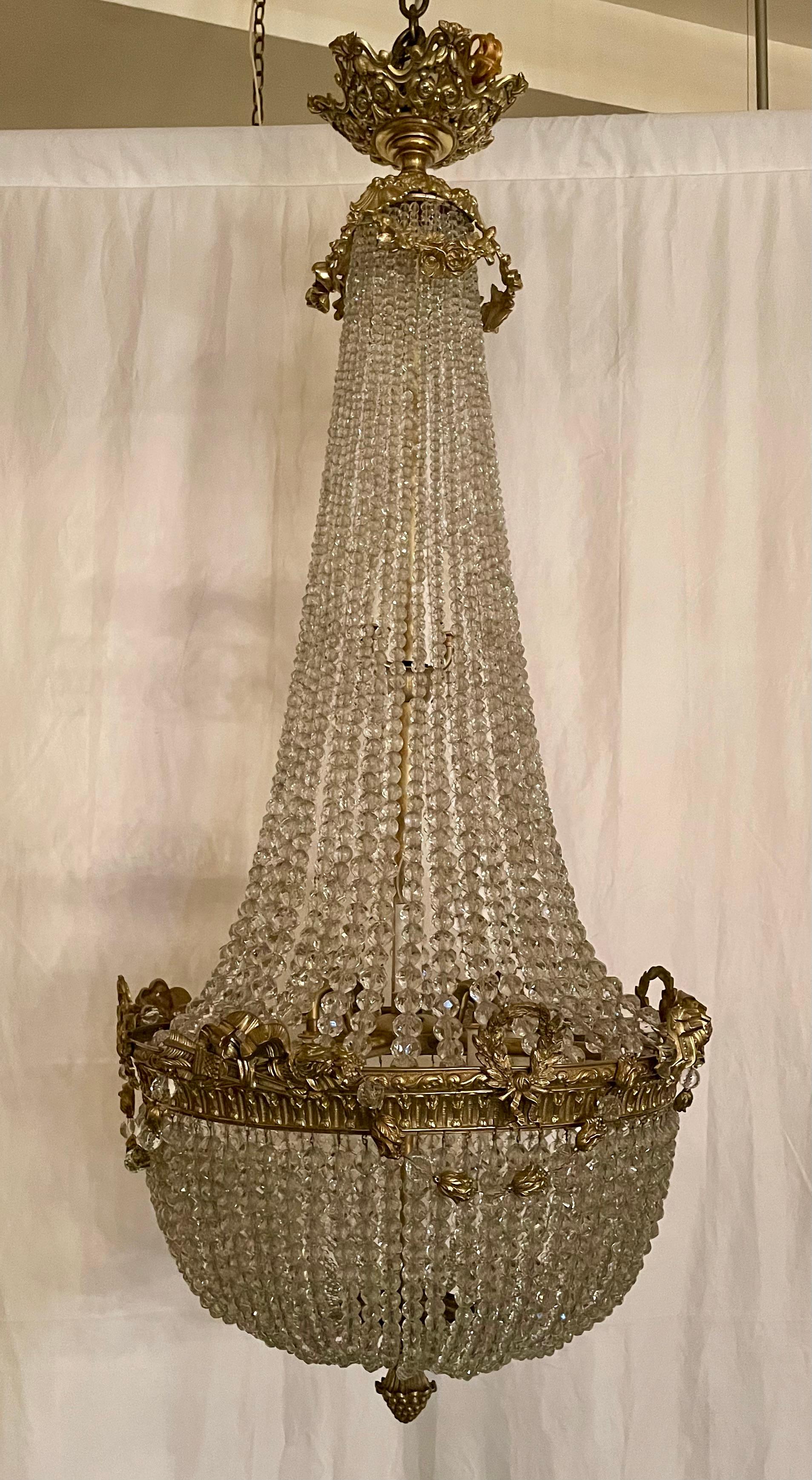 Antico lampadario francese in stile Imperatrice Eugenia in cristallo e bronzo dorato, circa 1870-1880.