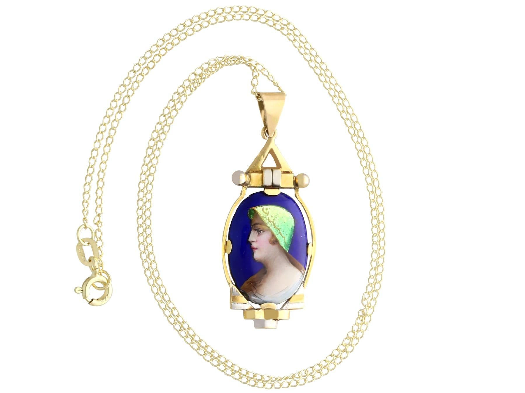 Antique French Enamel and 18k Yellow Gold Pendant Circa 1910 In Excellent Condition For Sale In Jesmond, Newcastle Upon Tyne