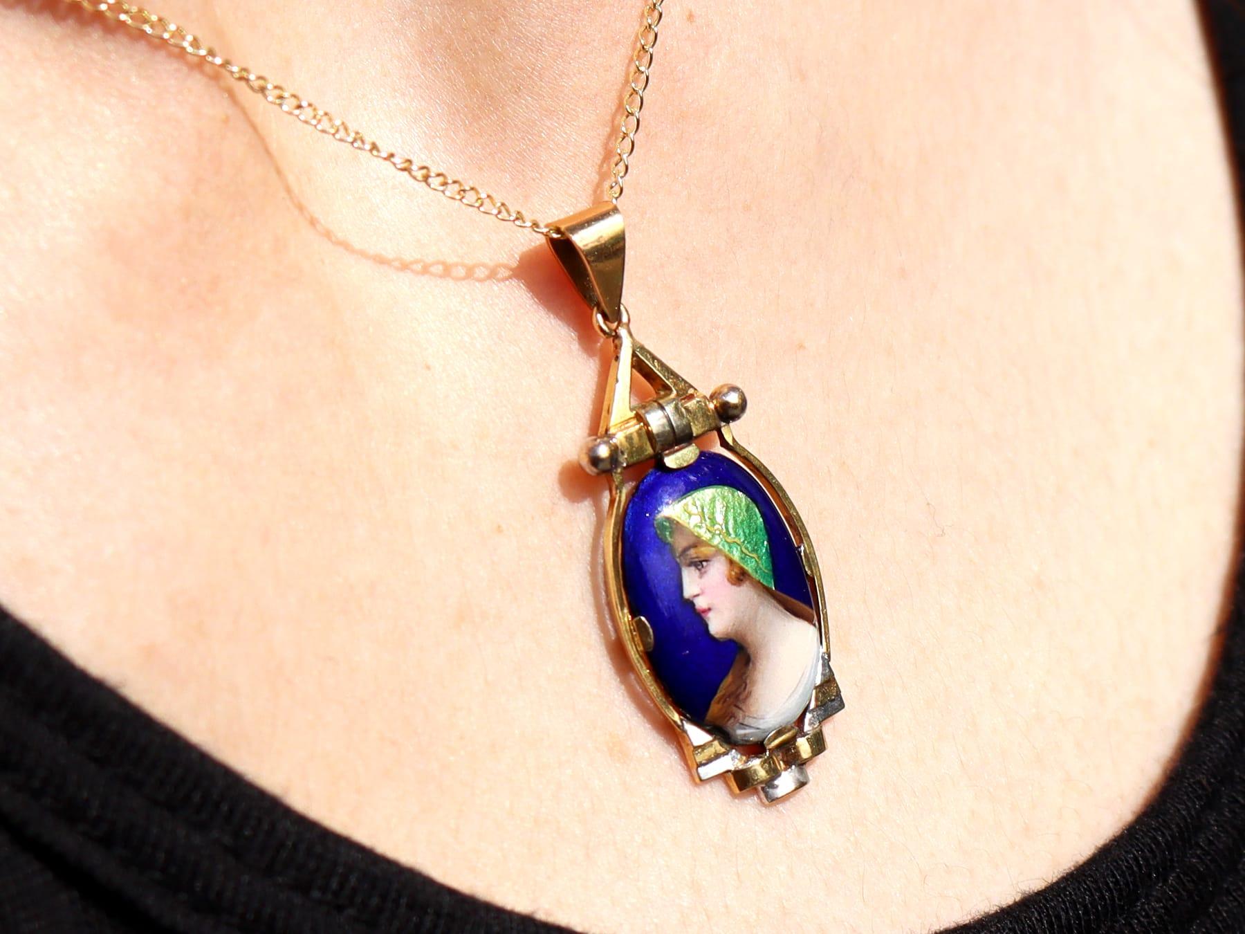 Antique French Enamel and 18k Yellow Gold Pendant Circa 1910 For Sale 4